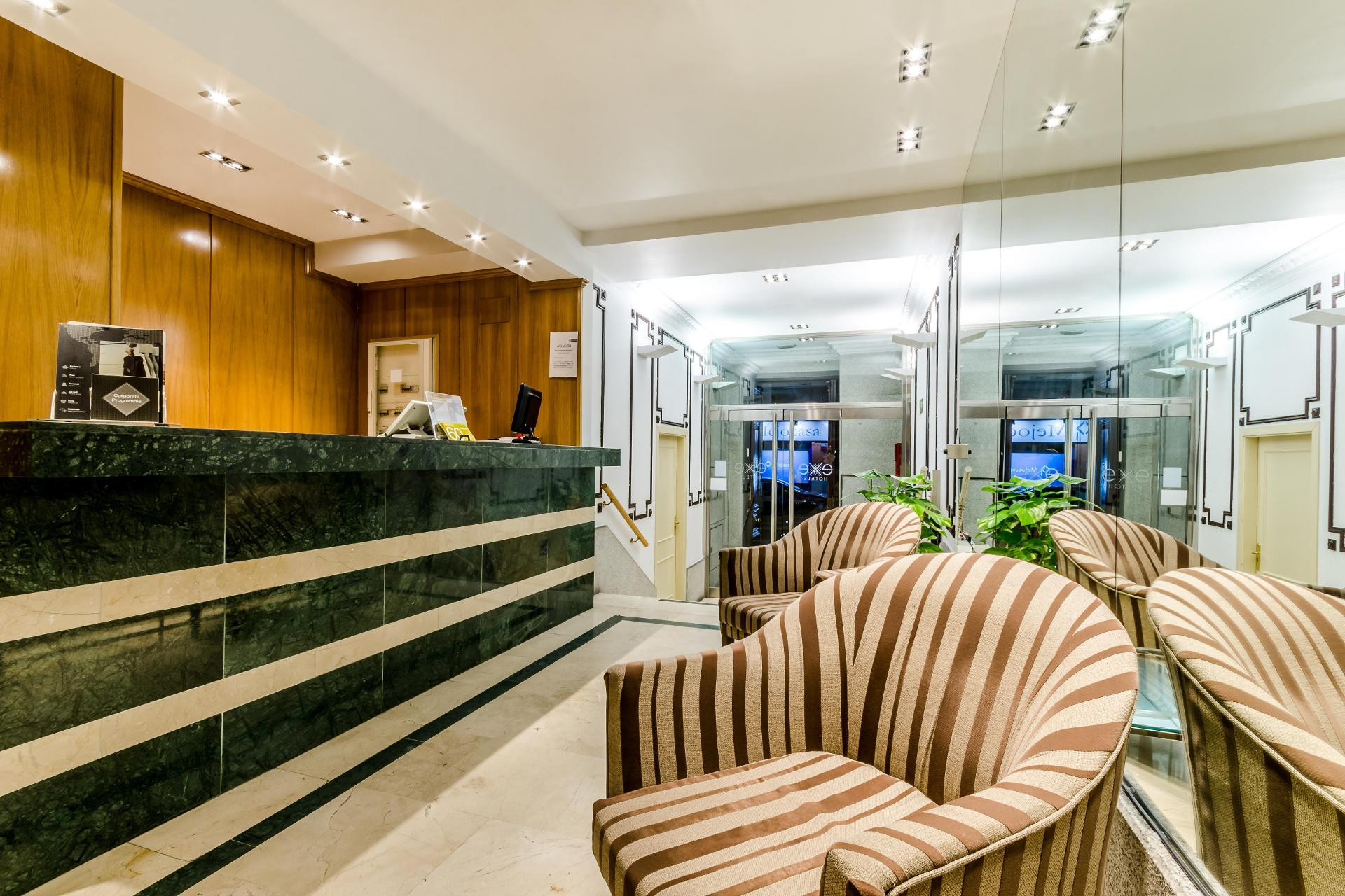 Vista Lobby Hotel Exe Suites 33