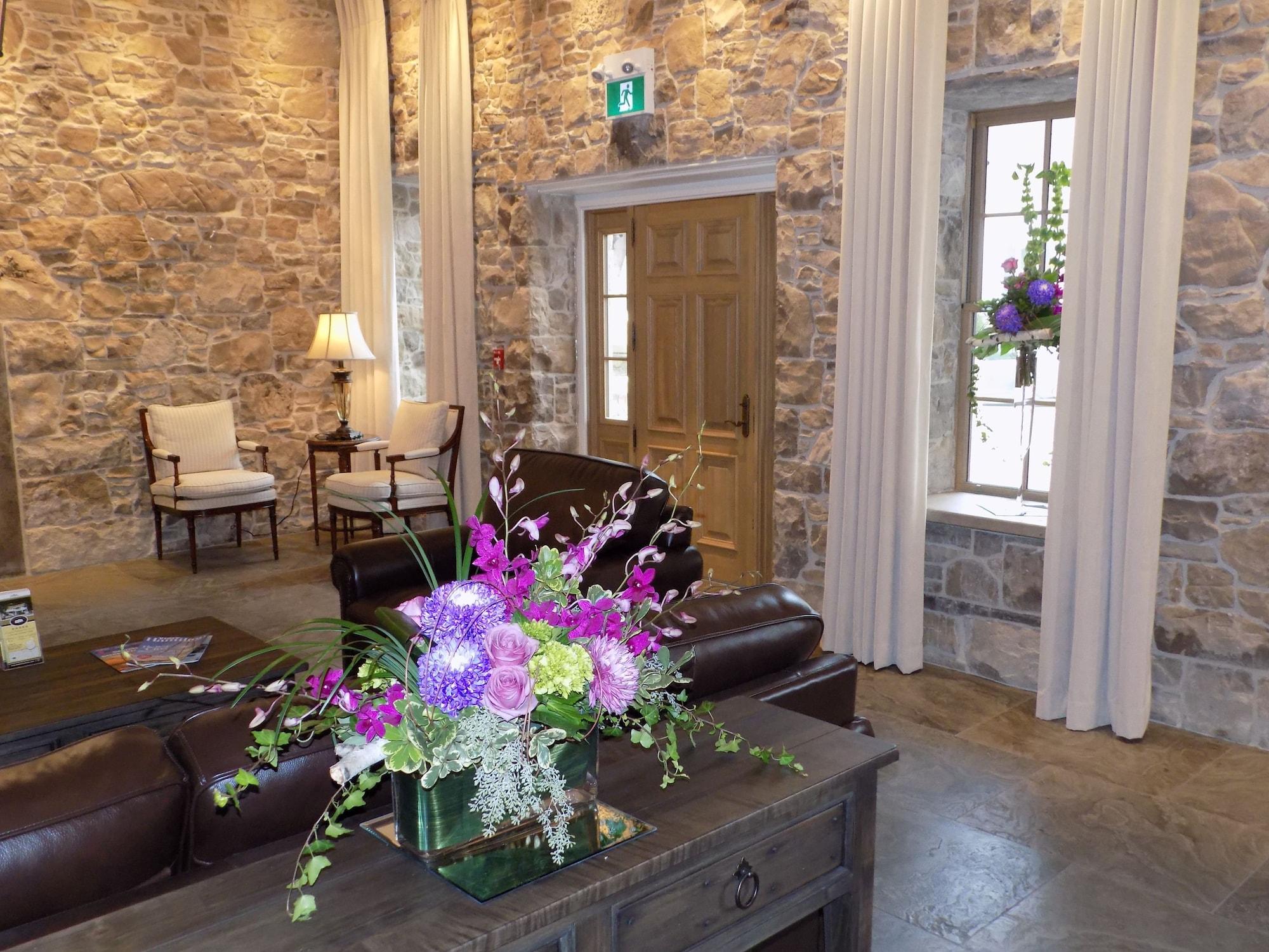 Vista Lobby The Barracks Inn