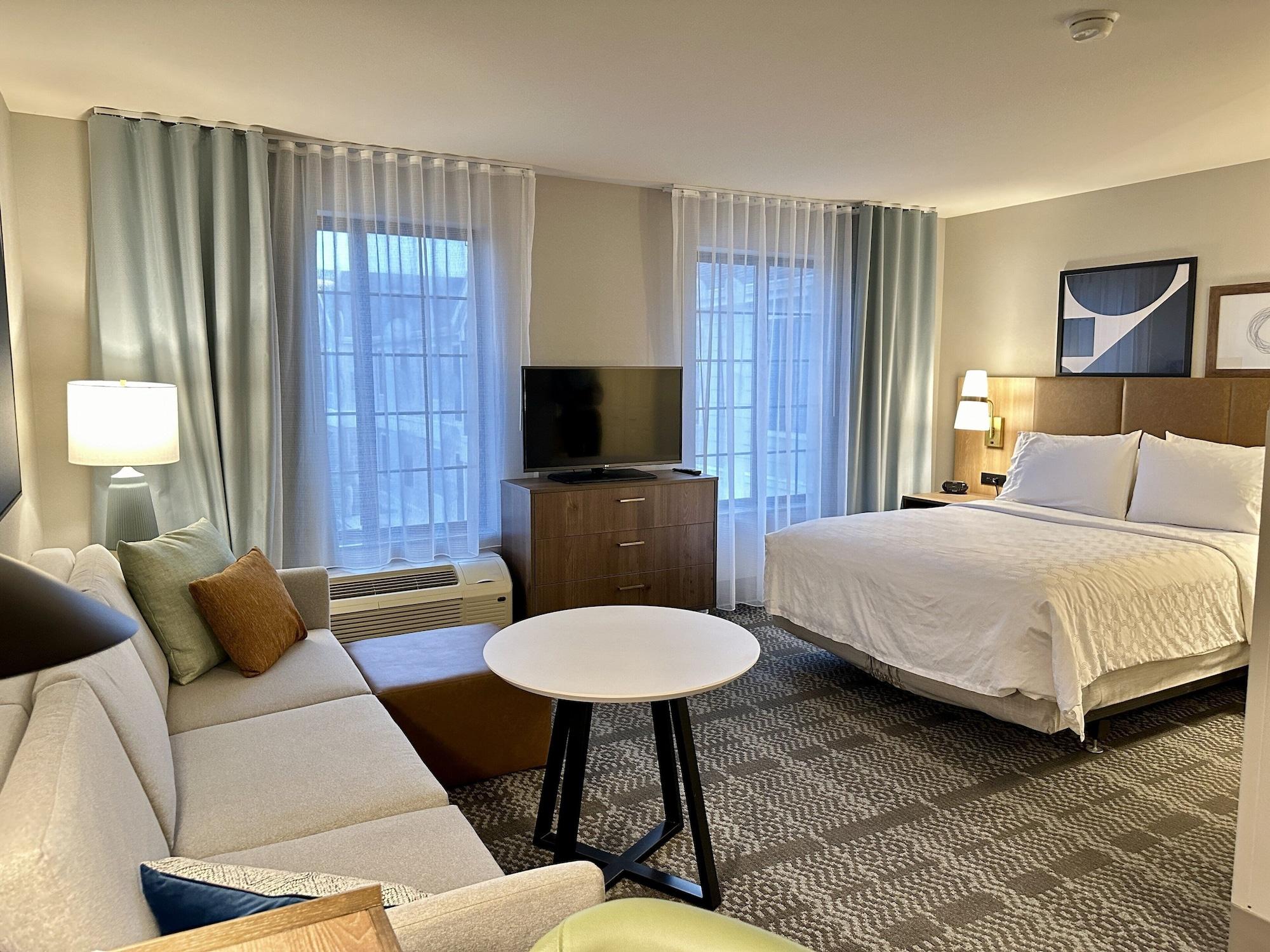 Habitación Staybridge Suites Milwaukee West-Oconomowoc by IHG