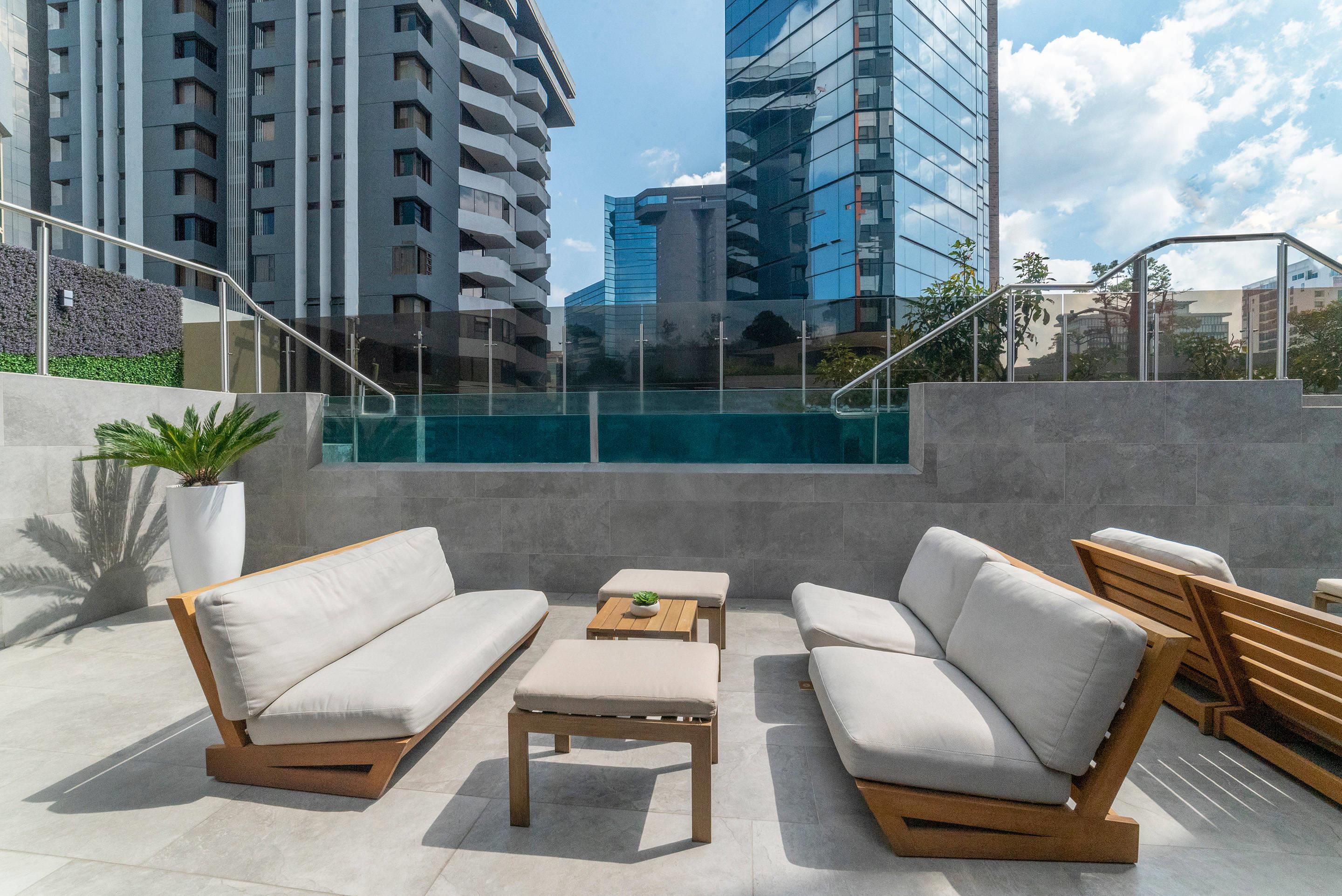 Vista Piscina Clarion Suites Guatemala City