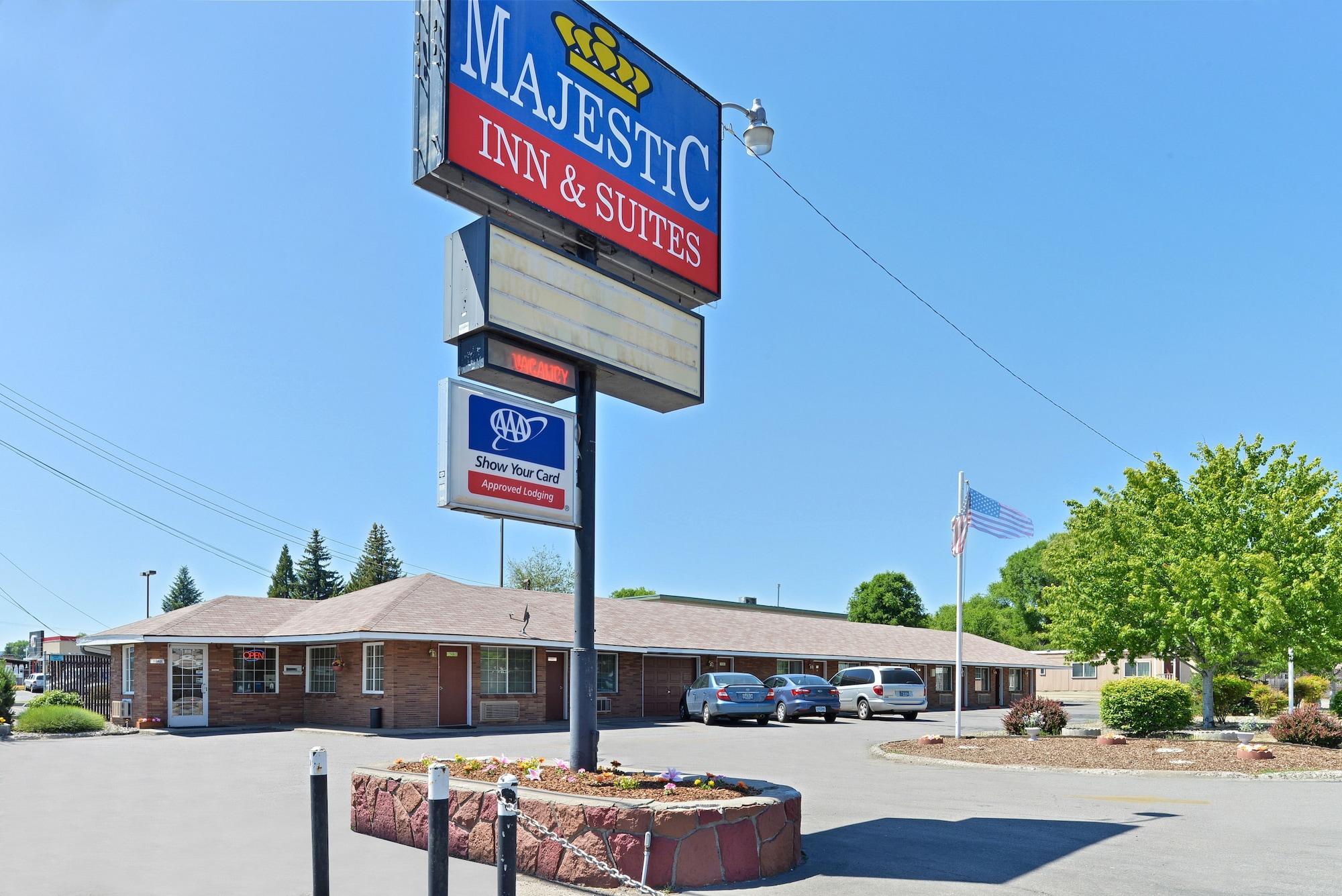 Vista Exterior Majestic Inn And Suites