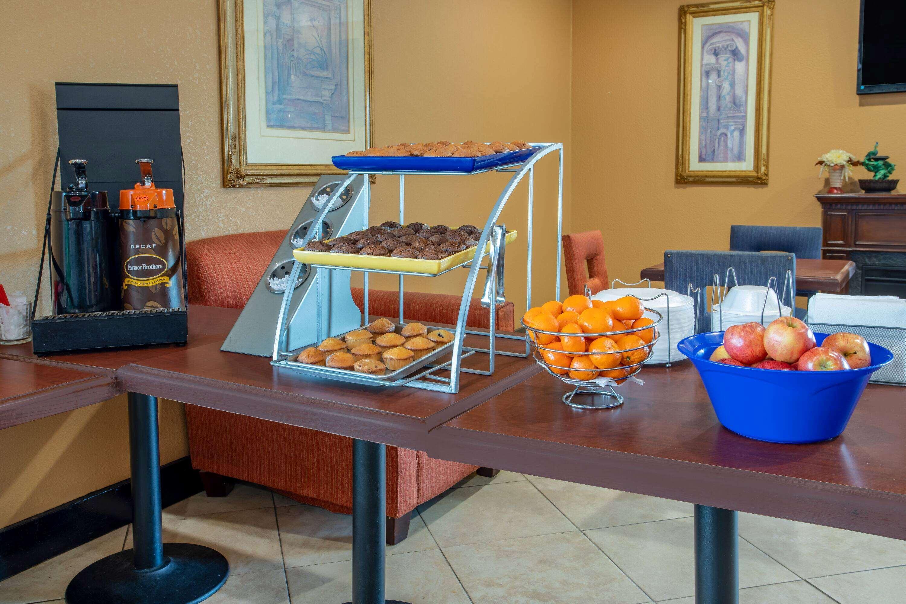 Restaurant Days Inn by Wyndham Anderson IN