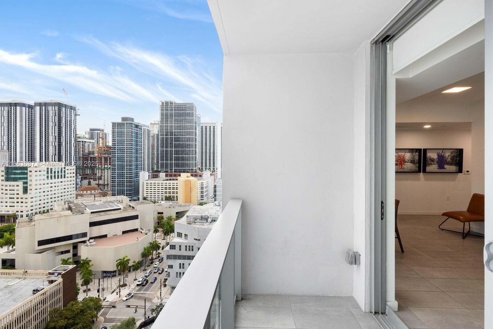 Equipamiento de Habitación The Bay Suites - W Miami
