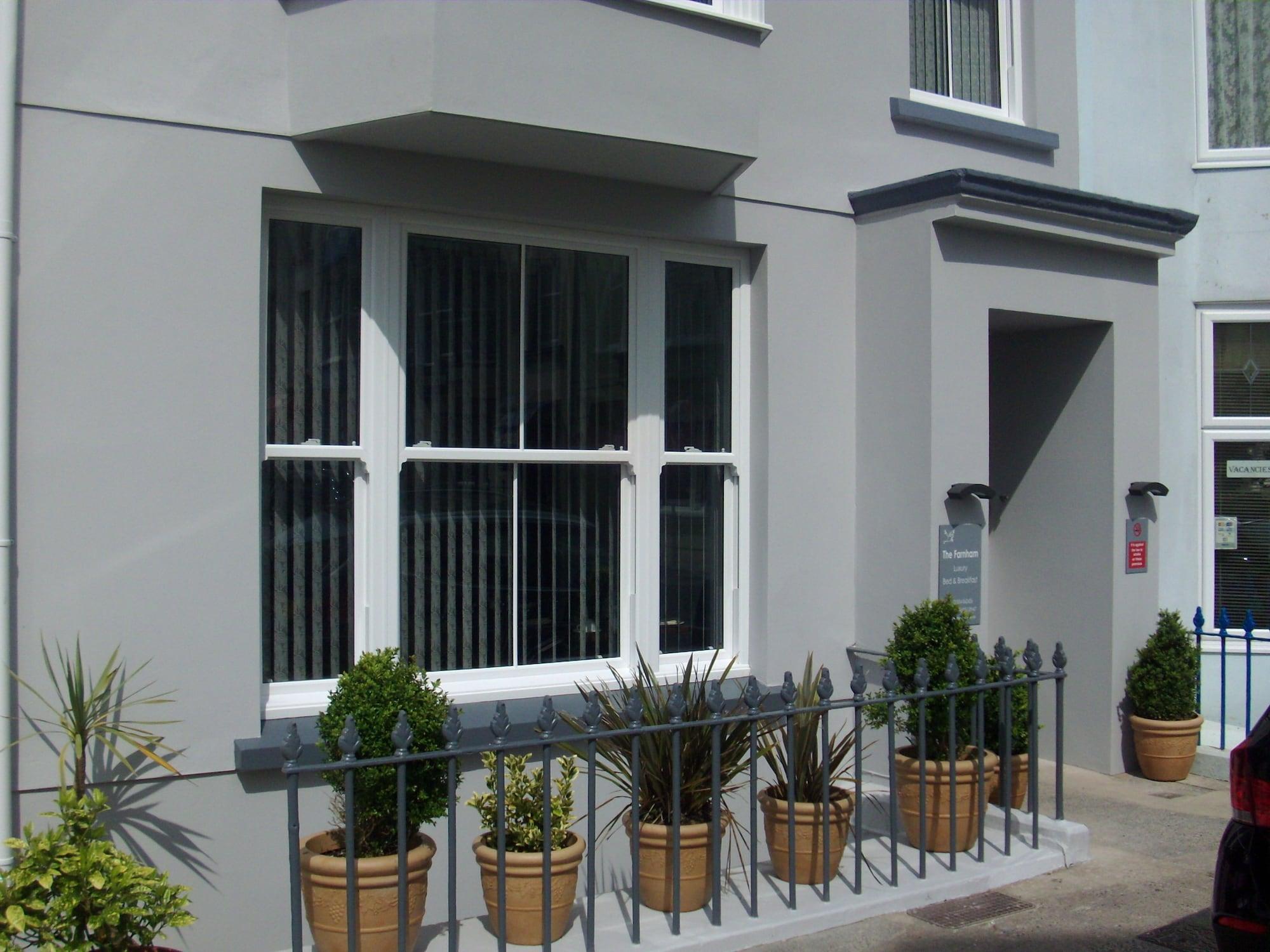 Vista Exterior Farnham Hotel