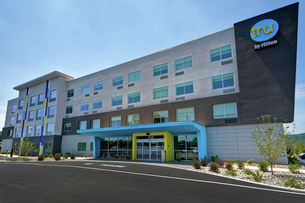 Vista Exterior Tru By Hilton Denver, Pa