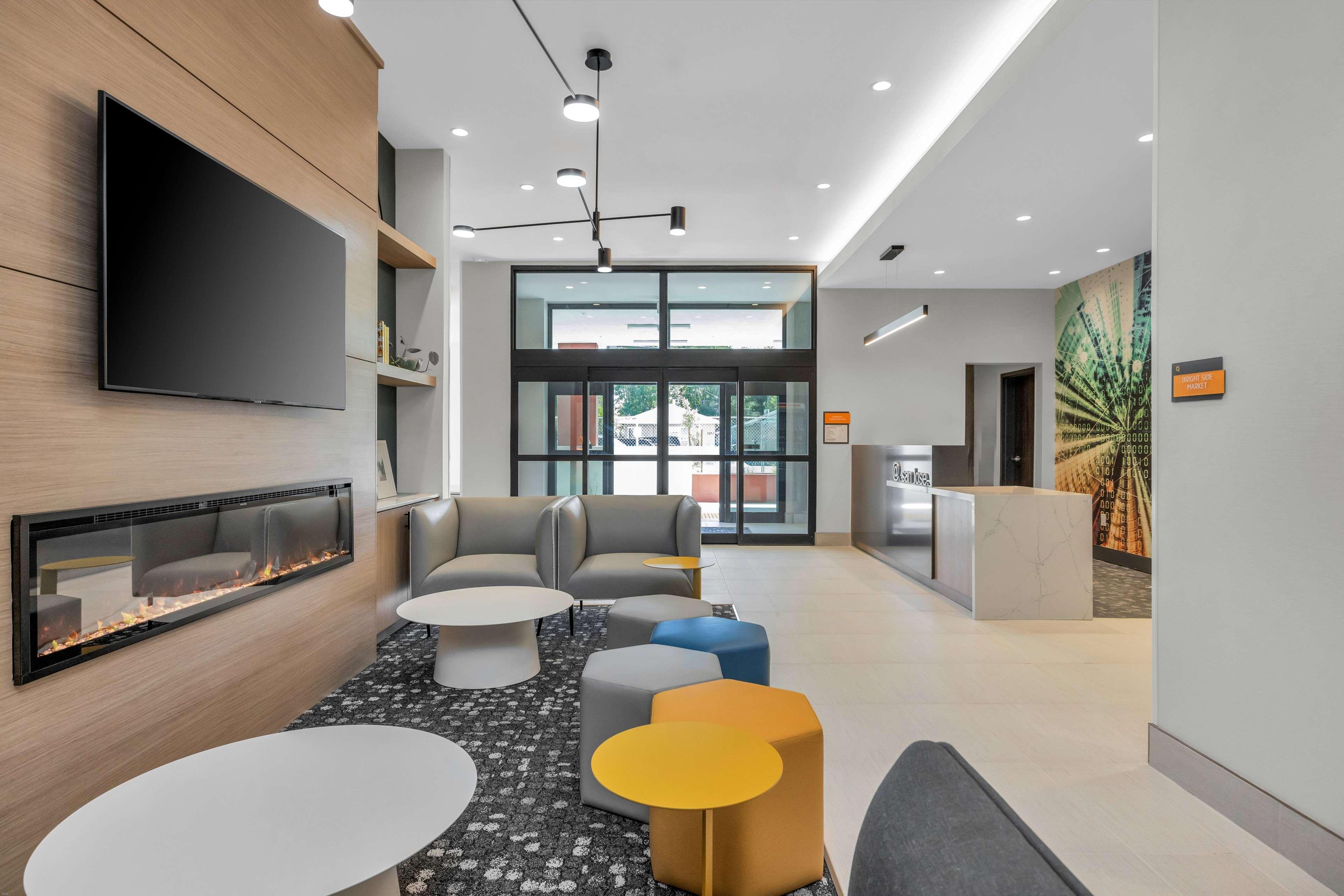 Vista Lobby La Quinta Inn & Suites by Wyndham San Jose Airport-Downtown