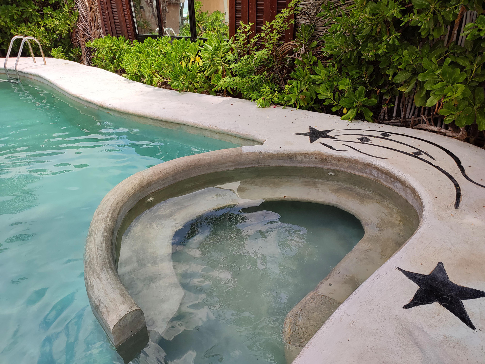 Vista Piscina Villa Las Estrellas Tulum - located at the party zone