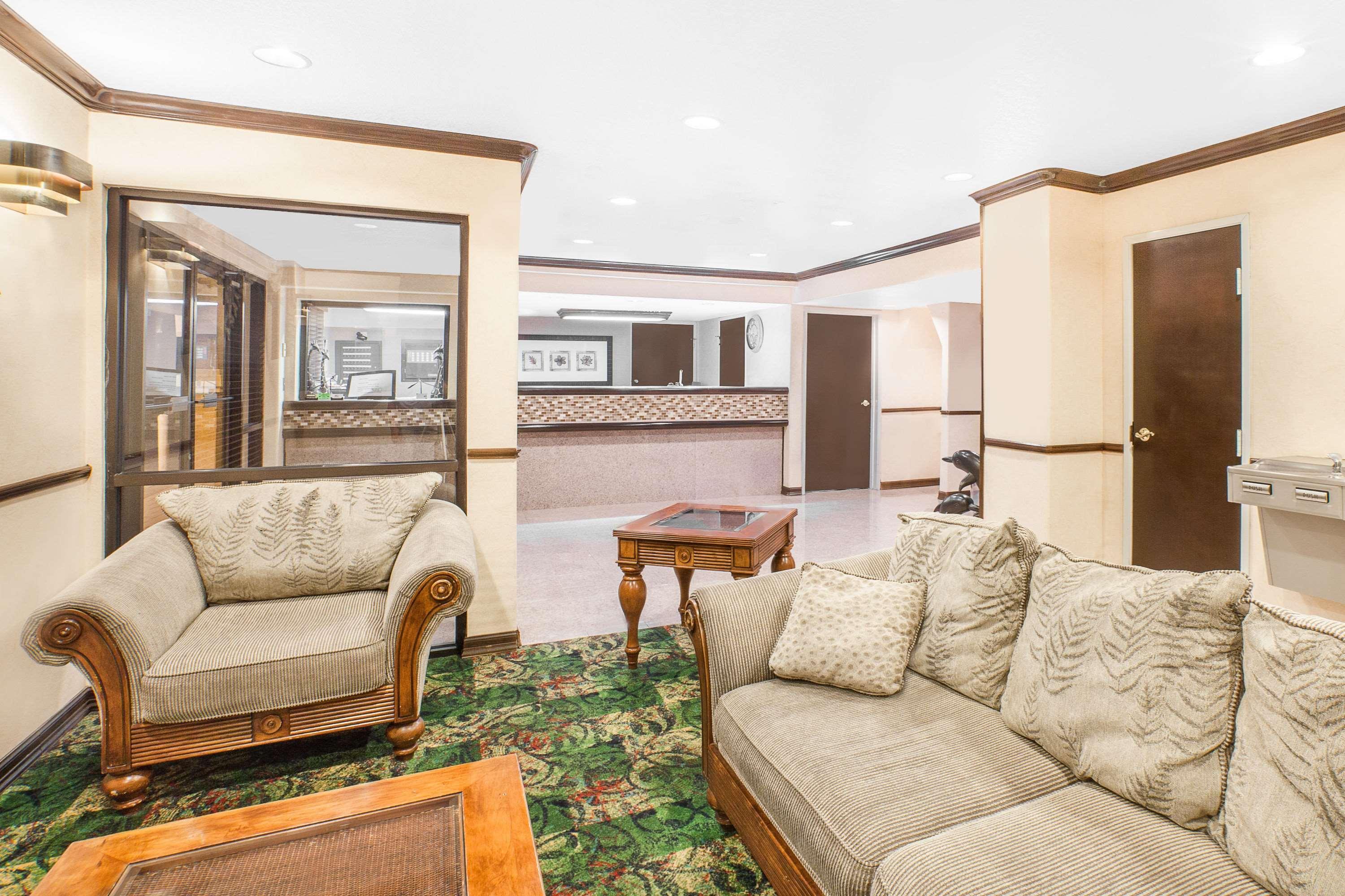 Vista Lobby Super 8 by Wyndham Corpus Christi