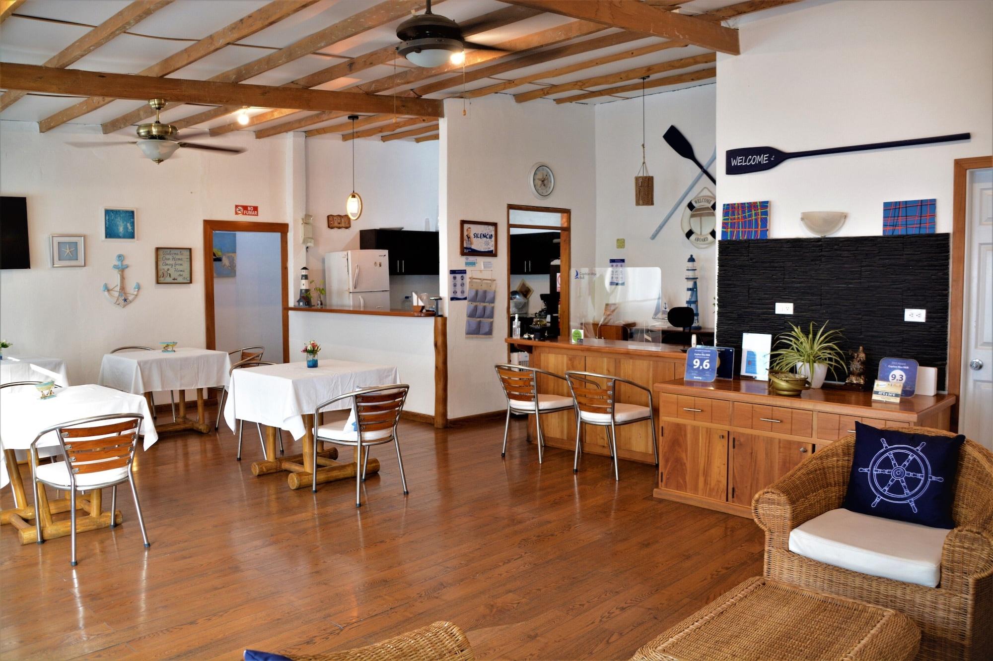 Vista Lobby Capitan Max B&B