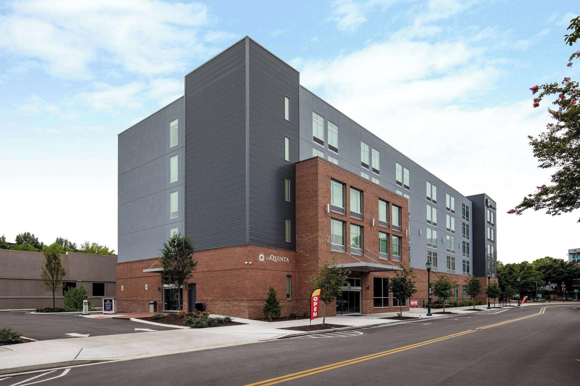Vista Exterior La Quinta Inn & Suites by Wyndham Chattanooga Downtown/South