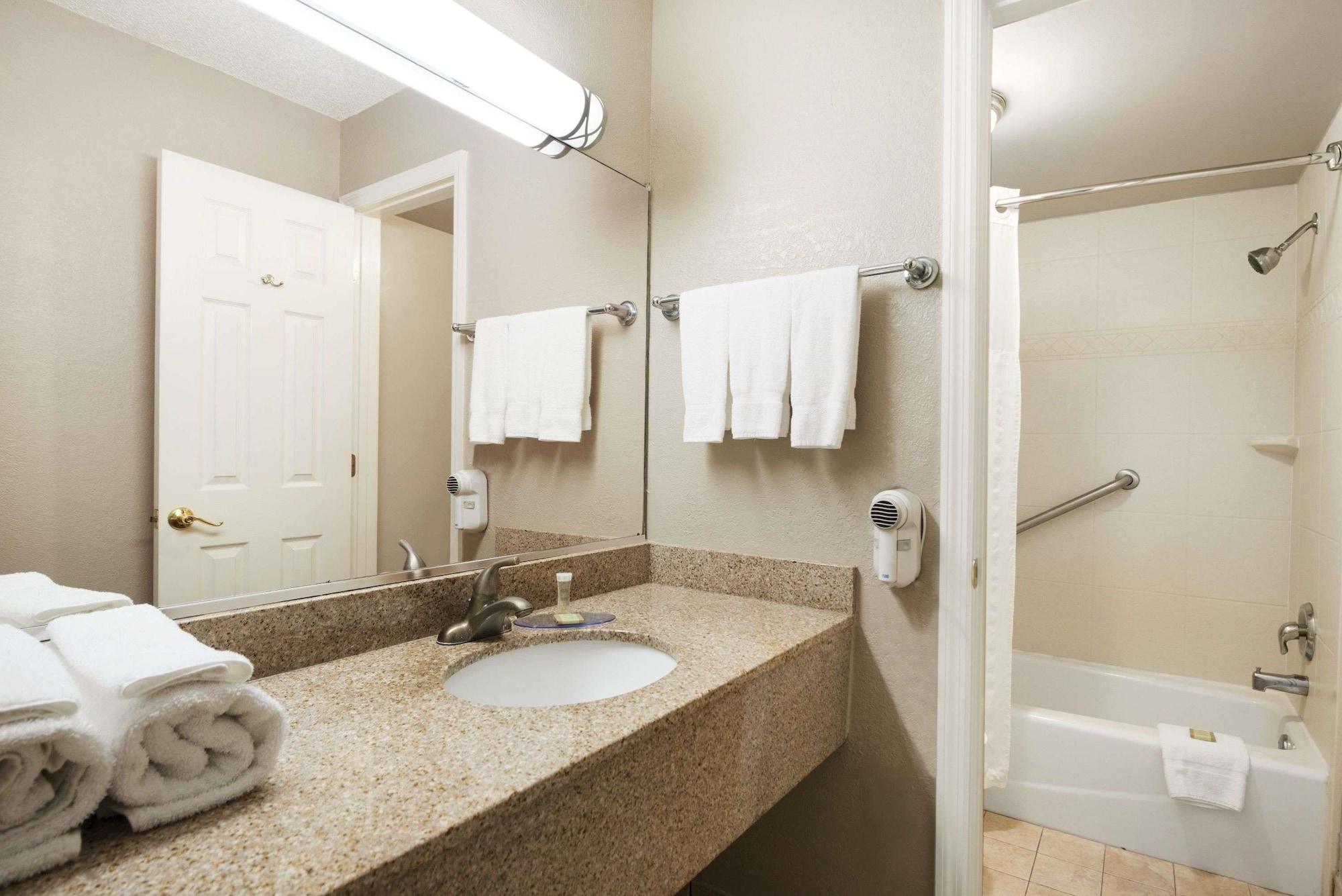 Equipamiento de Habitación Super 8 by Wyndham Ormond Beach