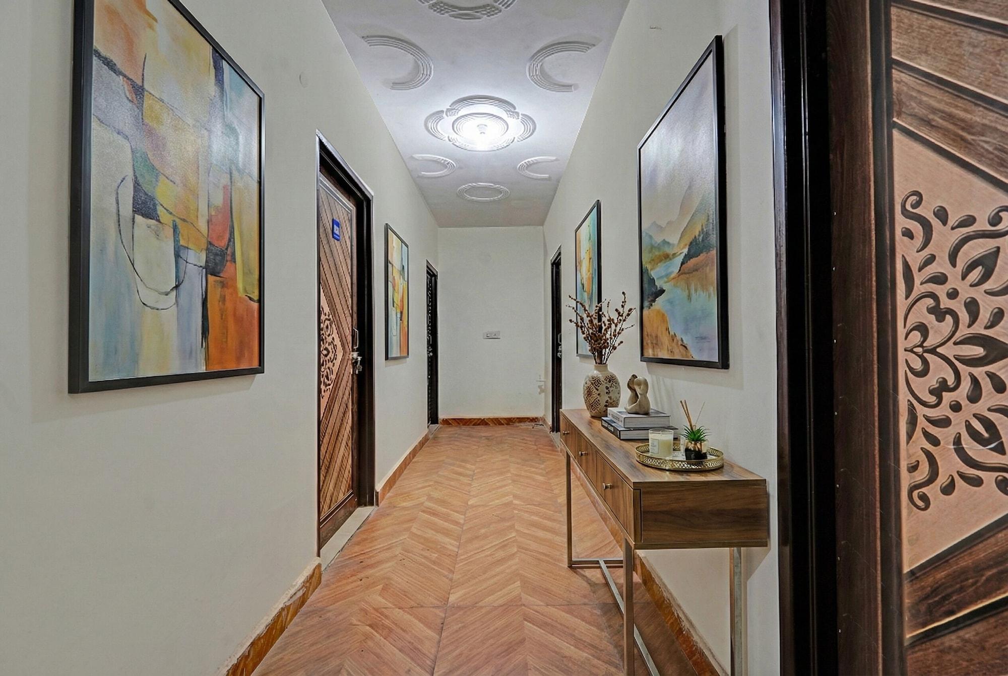 Vista Lobby Via Shahdara Residency