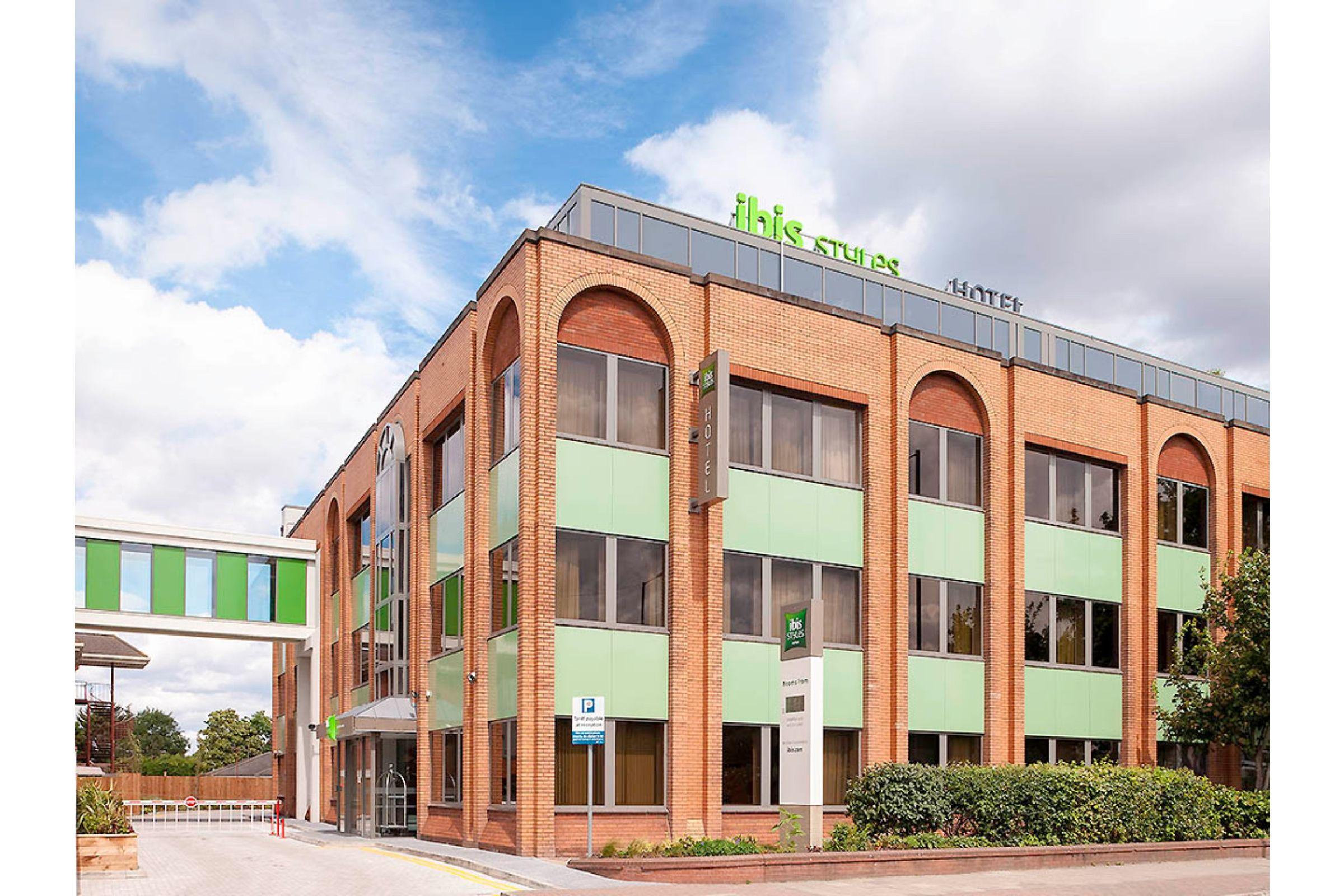 Vista Exterior Ibis Styles London Heathrow