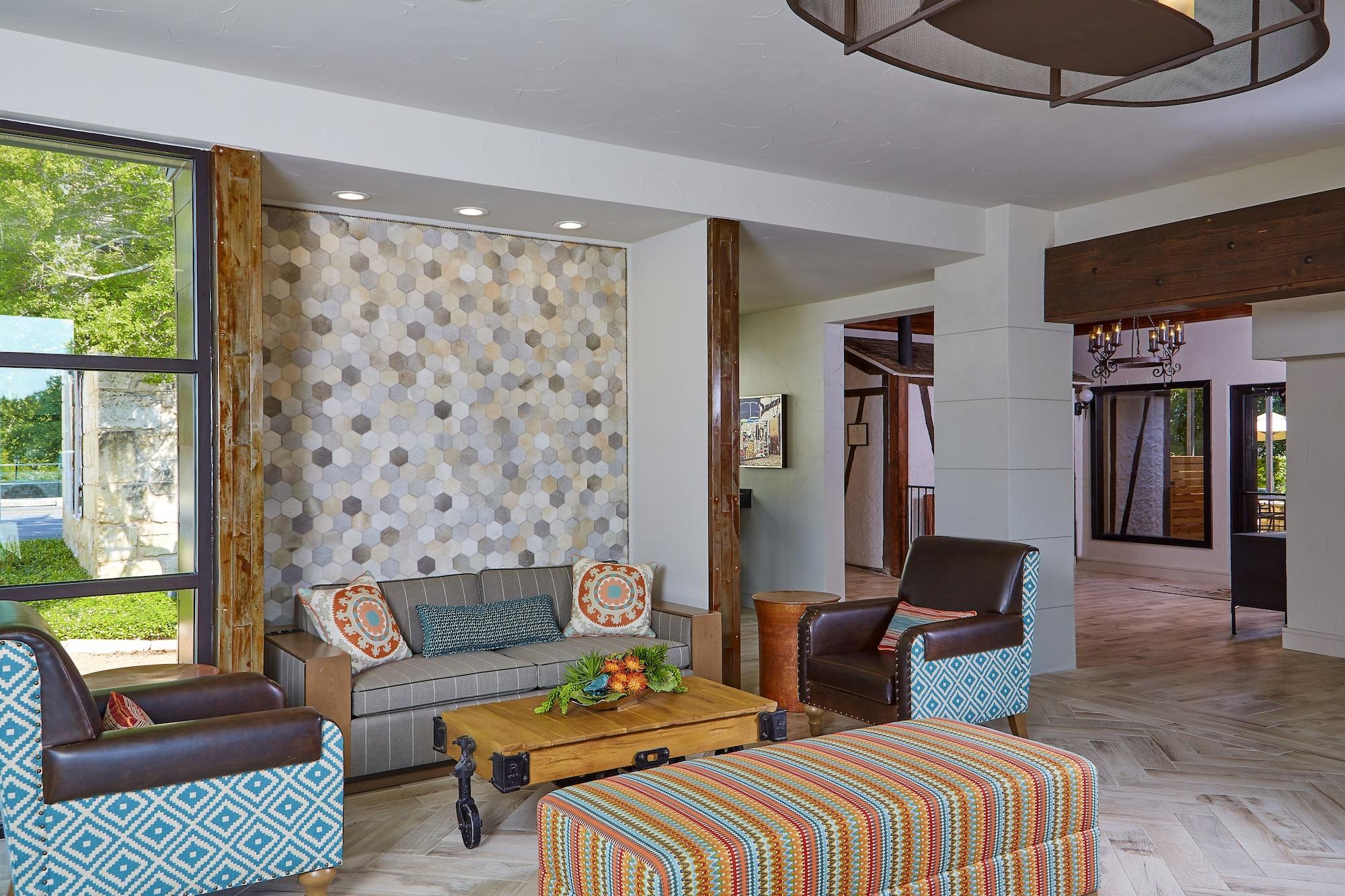 Vista Lobby Fredericksburg Inn & Suites