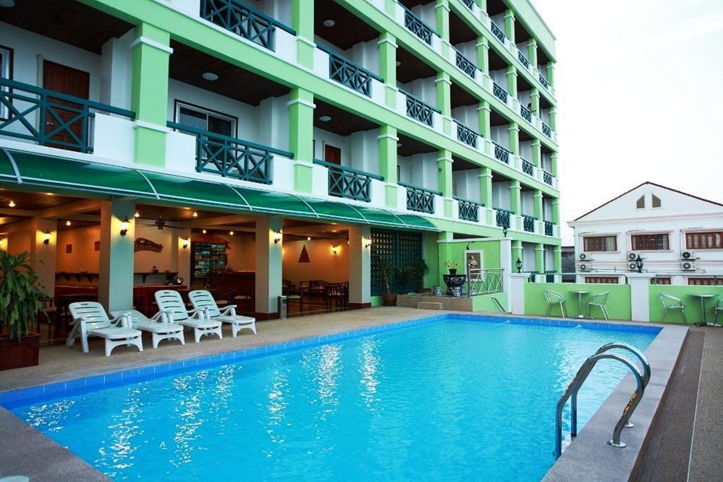 Playa Vansana Riverside Hotel