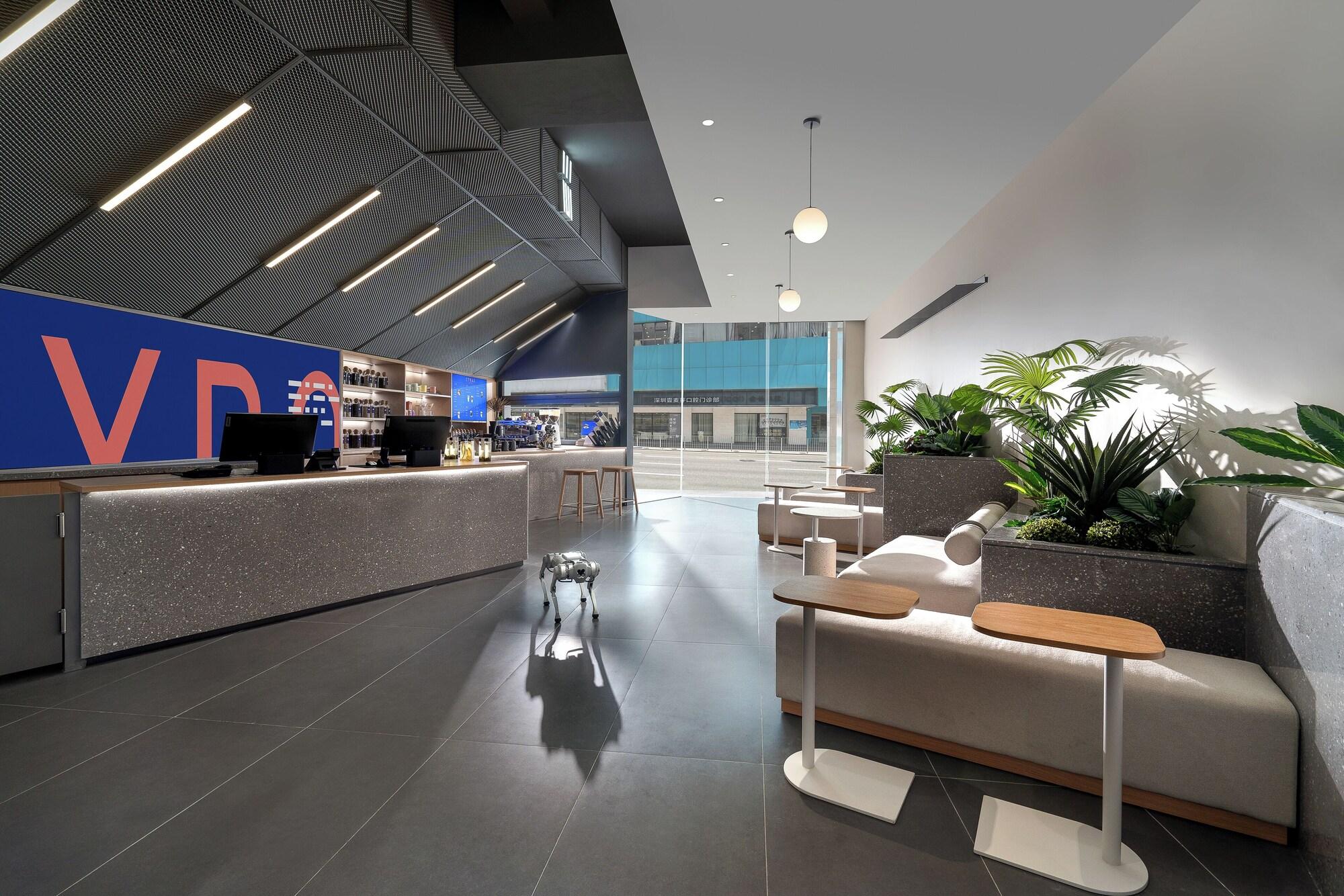 Vista Lobby CYBO Station