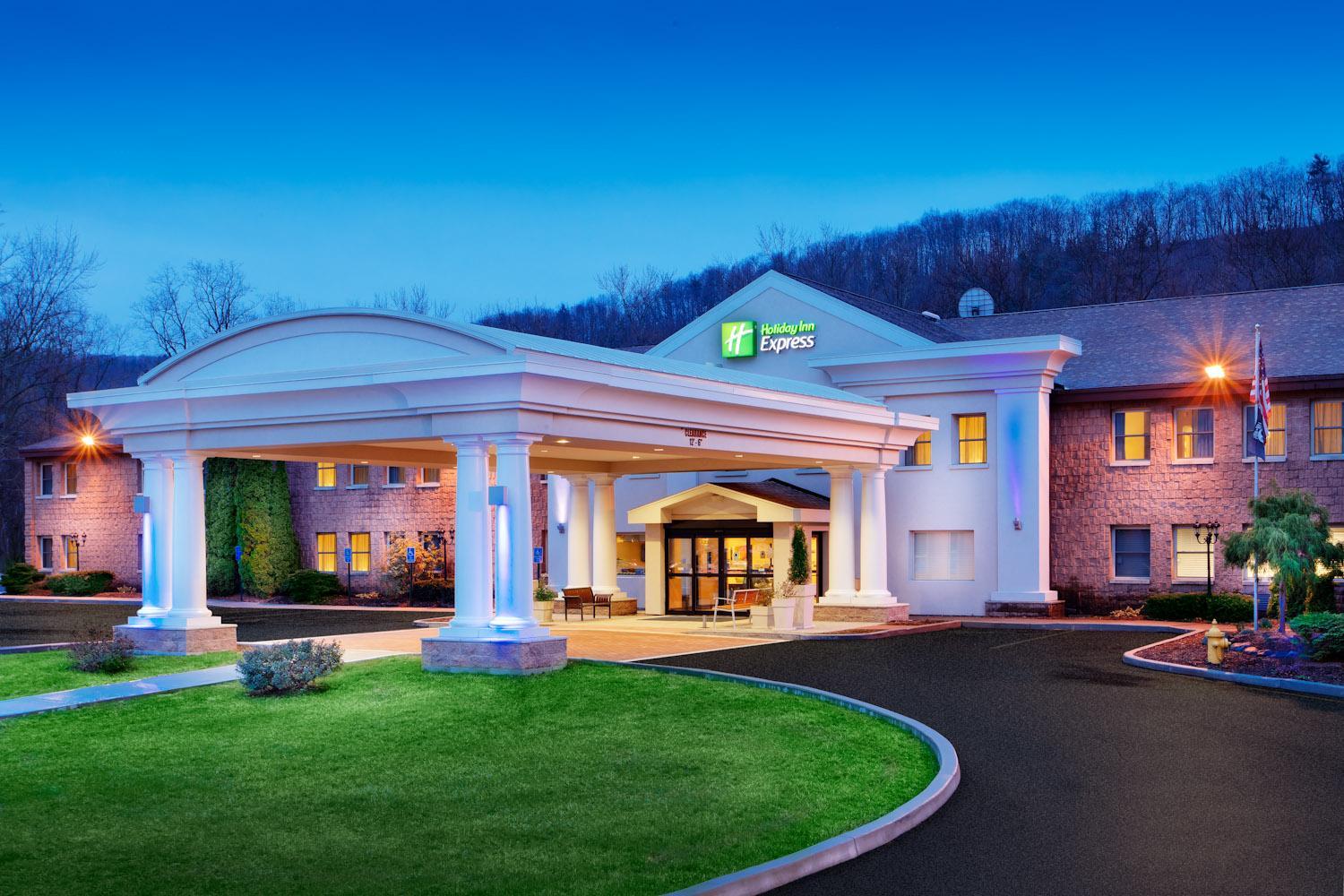 Varios Best Western Owego Inn