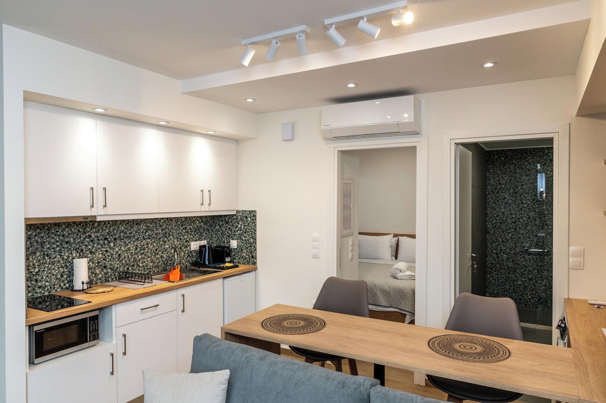 Restaurant Enalis Studios & Apartments