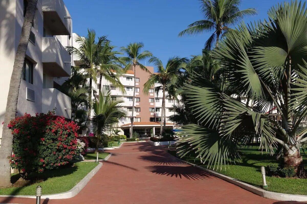 Vista Lobby CONDO MARINA FIESTA by TRVL2HM