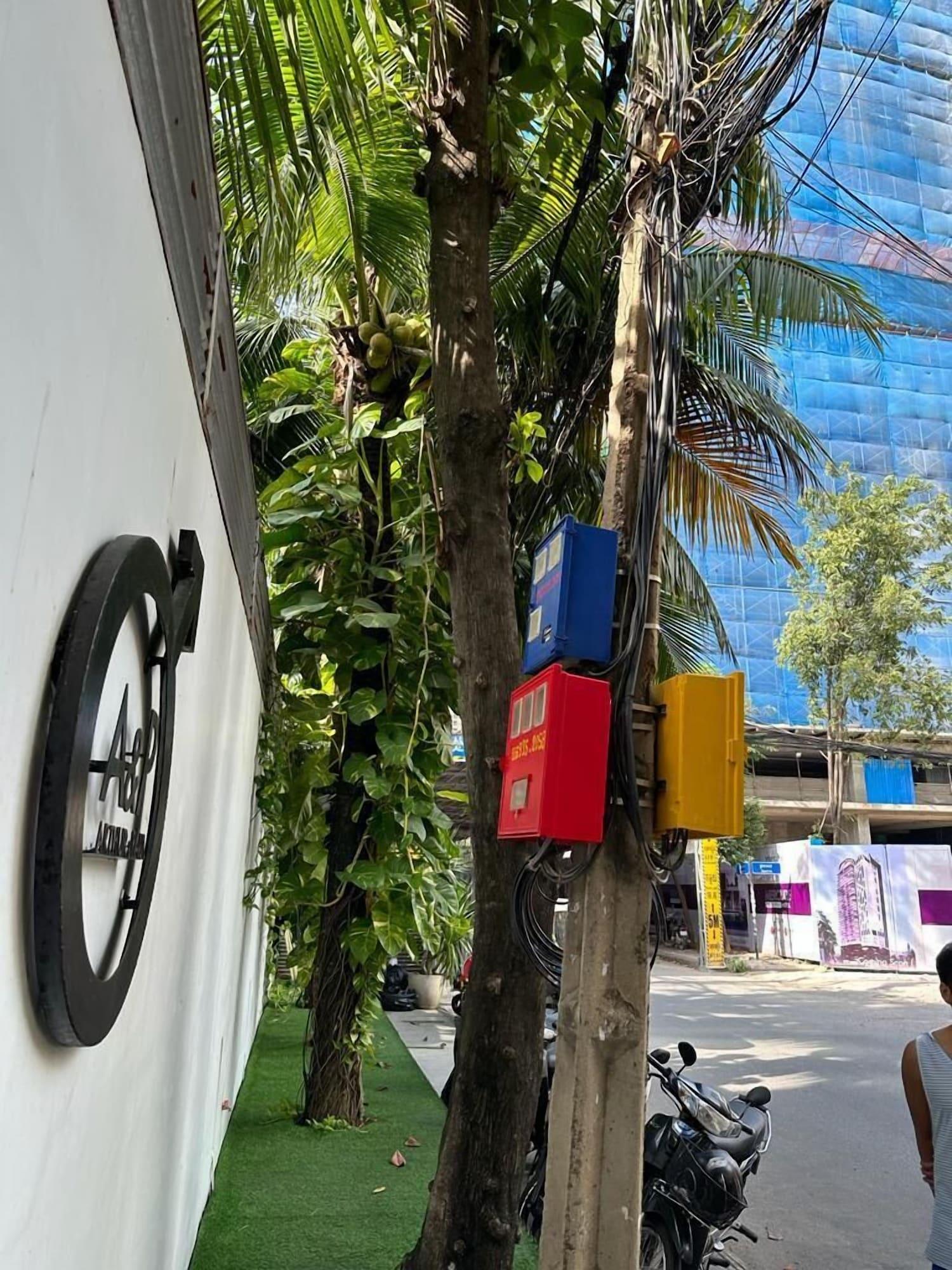 Vista Exterior Arthur&Paul - Caters to Men