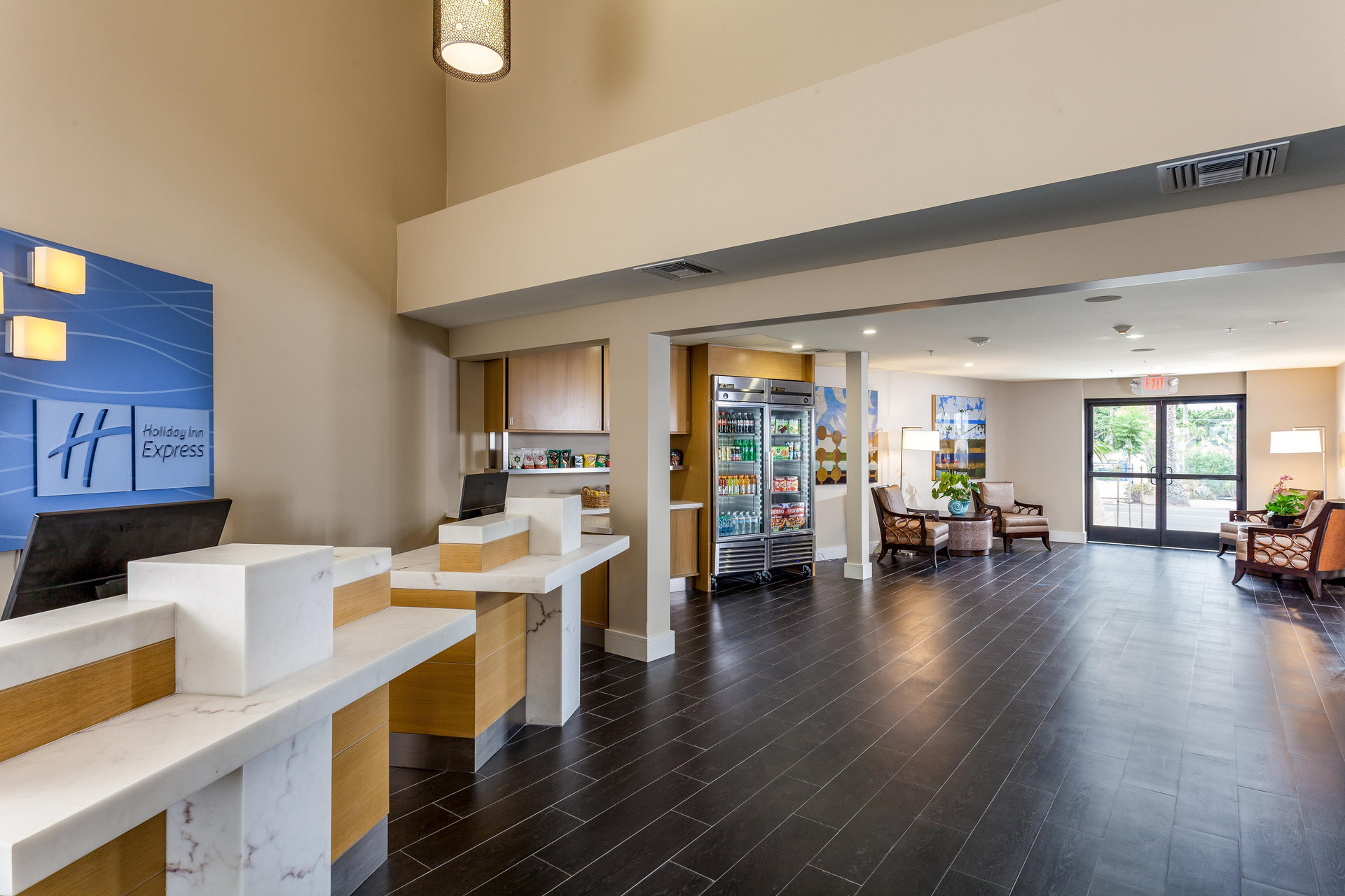 Vista Lobby Holiday Inn Express & Suites La Jolla – Windansea Beach by IHG