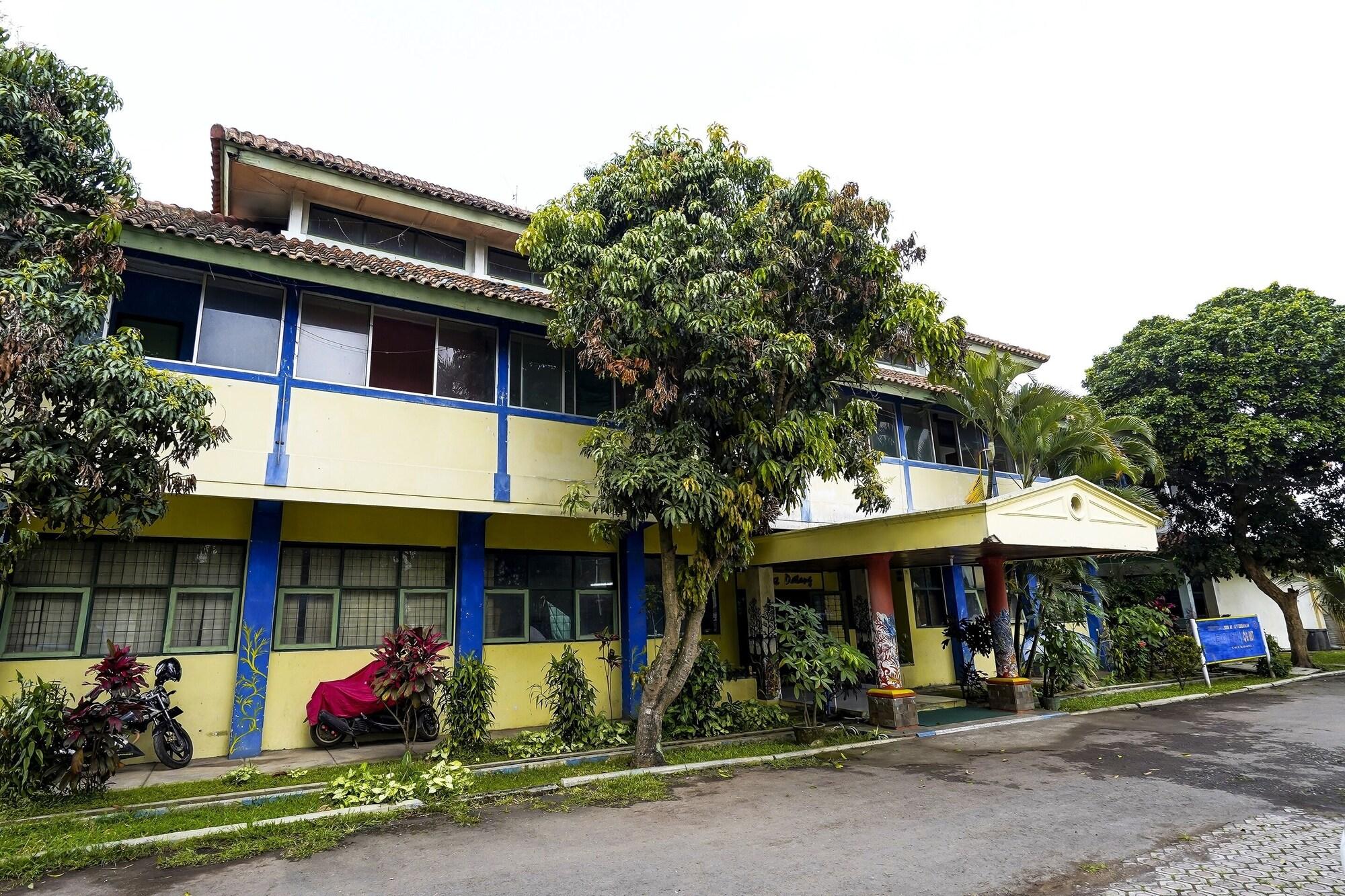 Varios Hotel O Wisma Lec Syariah