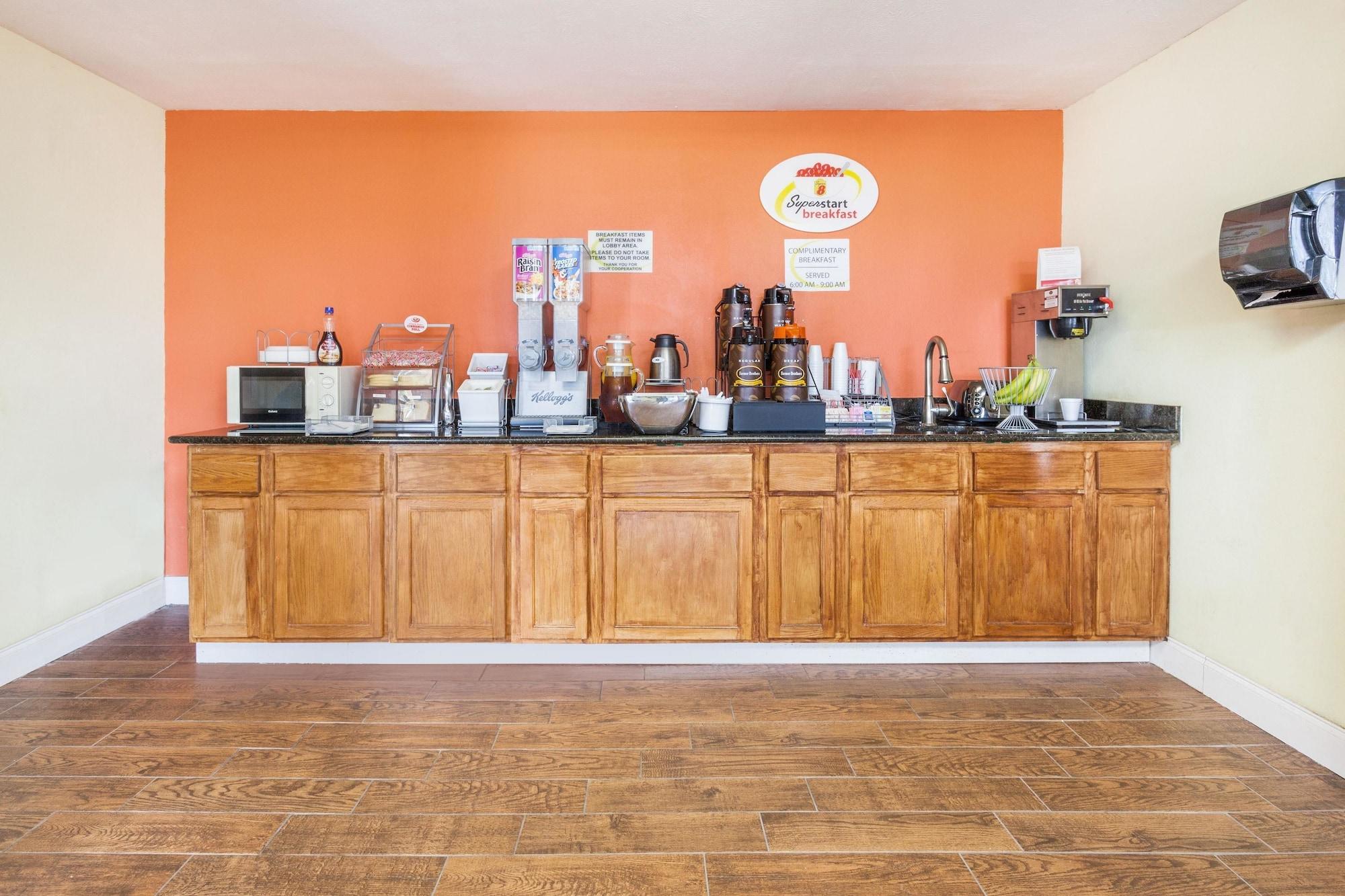 Restaurant Super 8 by Wyndham Brookhaven