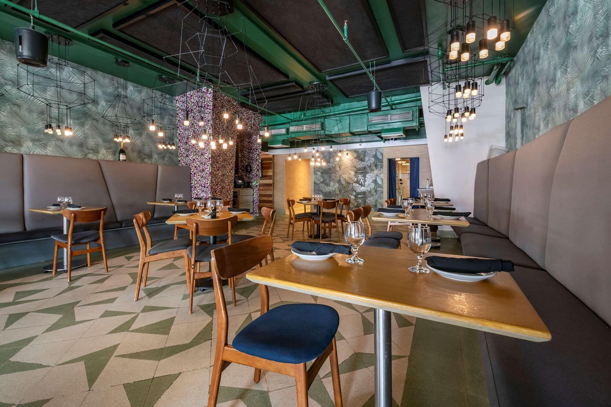 Restaurant Condado Palm Inn San Juan, Tapestry Collection by Hilton