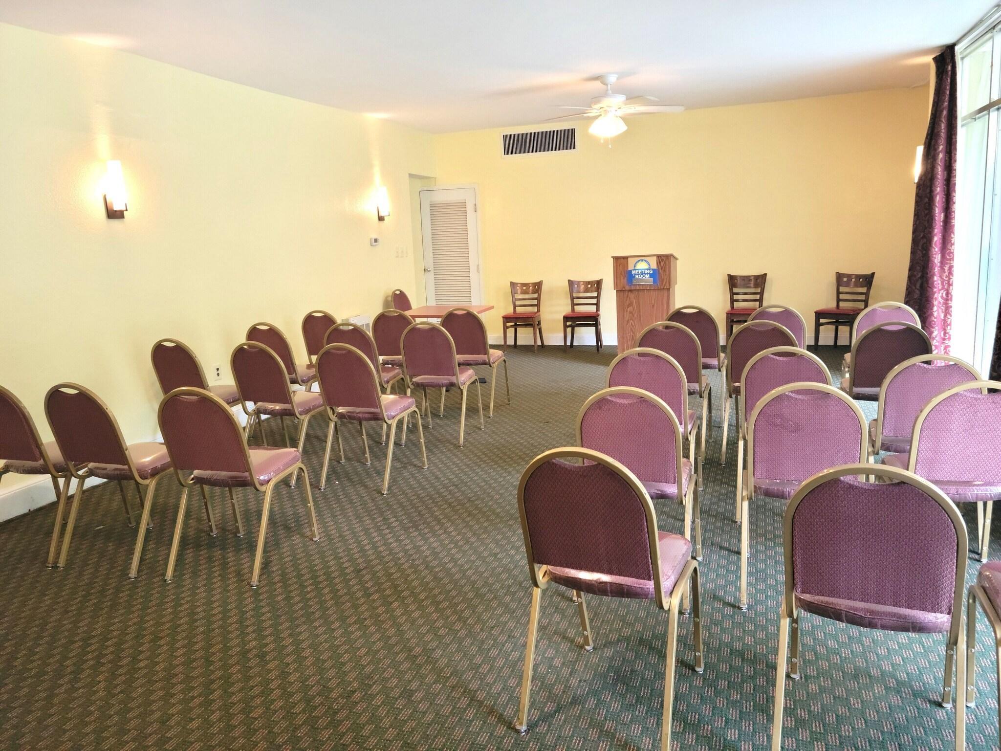 Centro de Negocios Days Inn by Wyndham Alexandria South