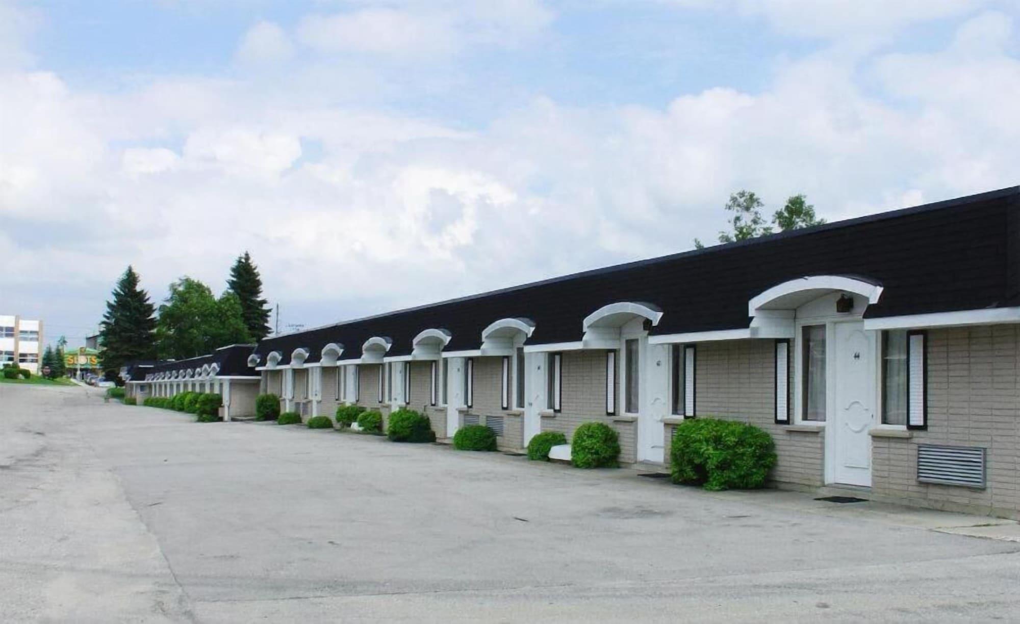 Vista Exterior Travellers Inn Hanover