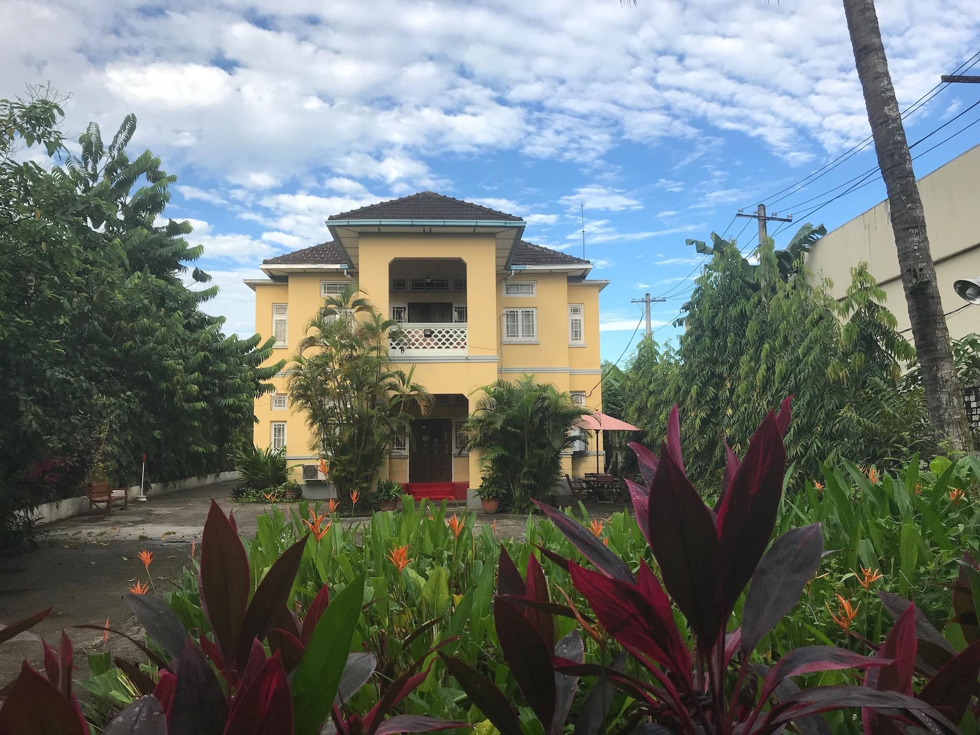 Varios Golden Guest Inn