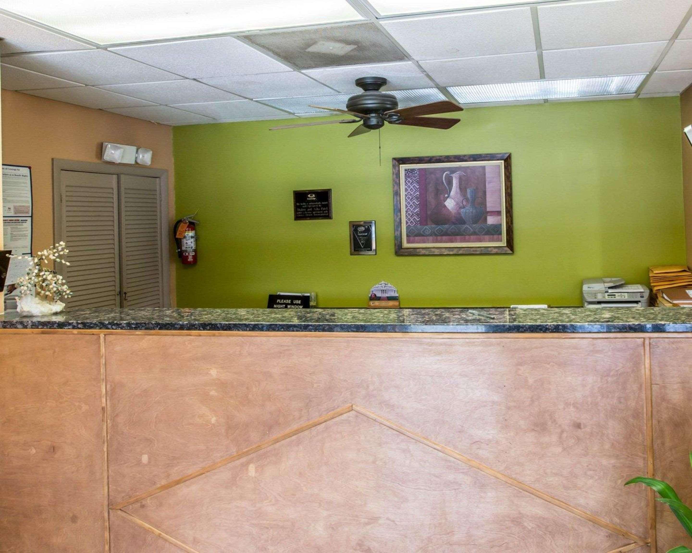 Vista Lobby Econo Lodge Biltmore