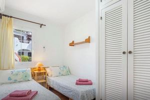 Alquiler Vacacional - 3-bedroom air-conditioned apartment a stone's throw from the beach