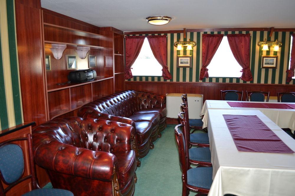 Bar/Salón Fortuna Boat Hotel and Restaurant