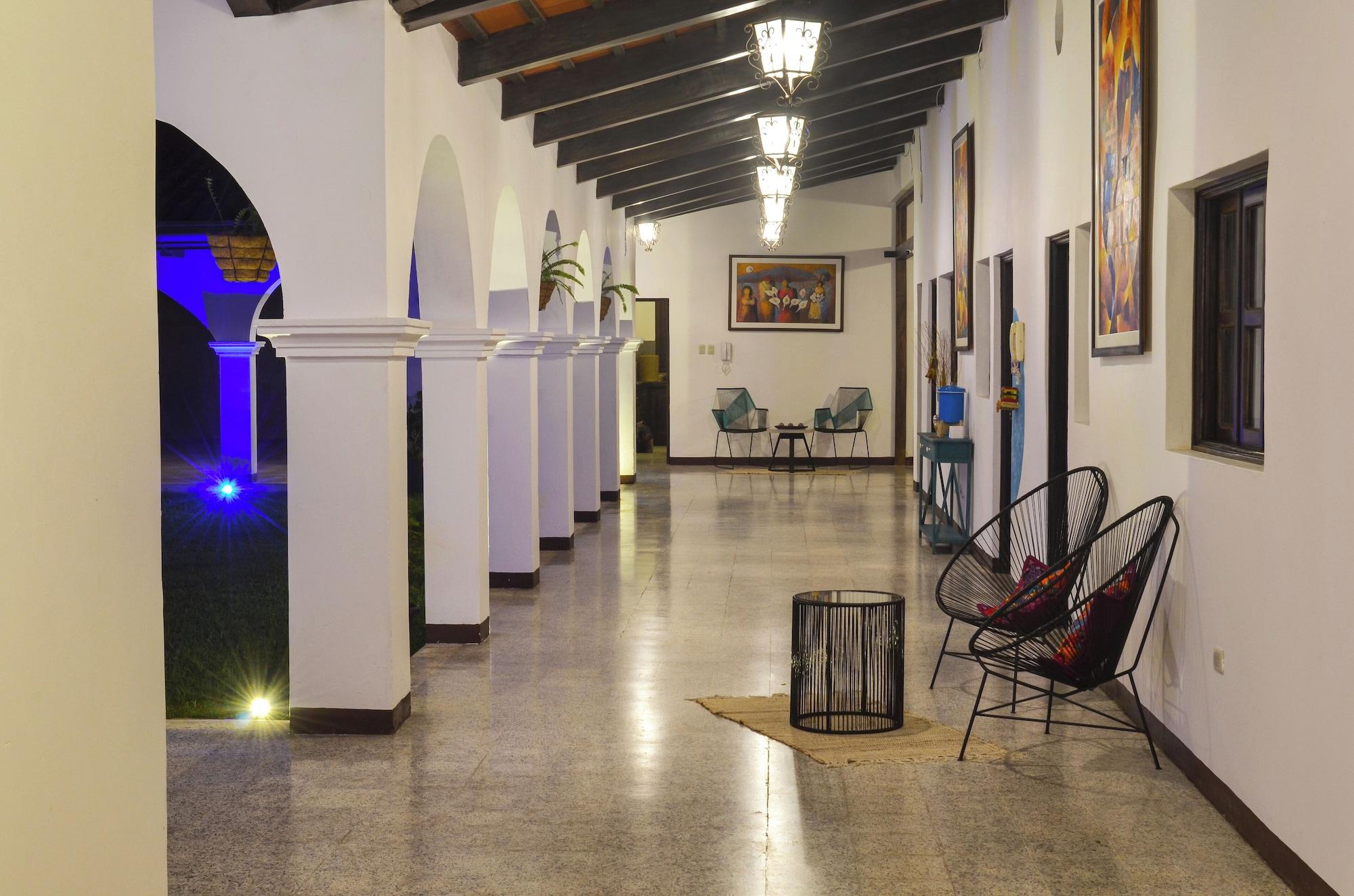 Varios Luna Maya Boutique Hotel