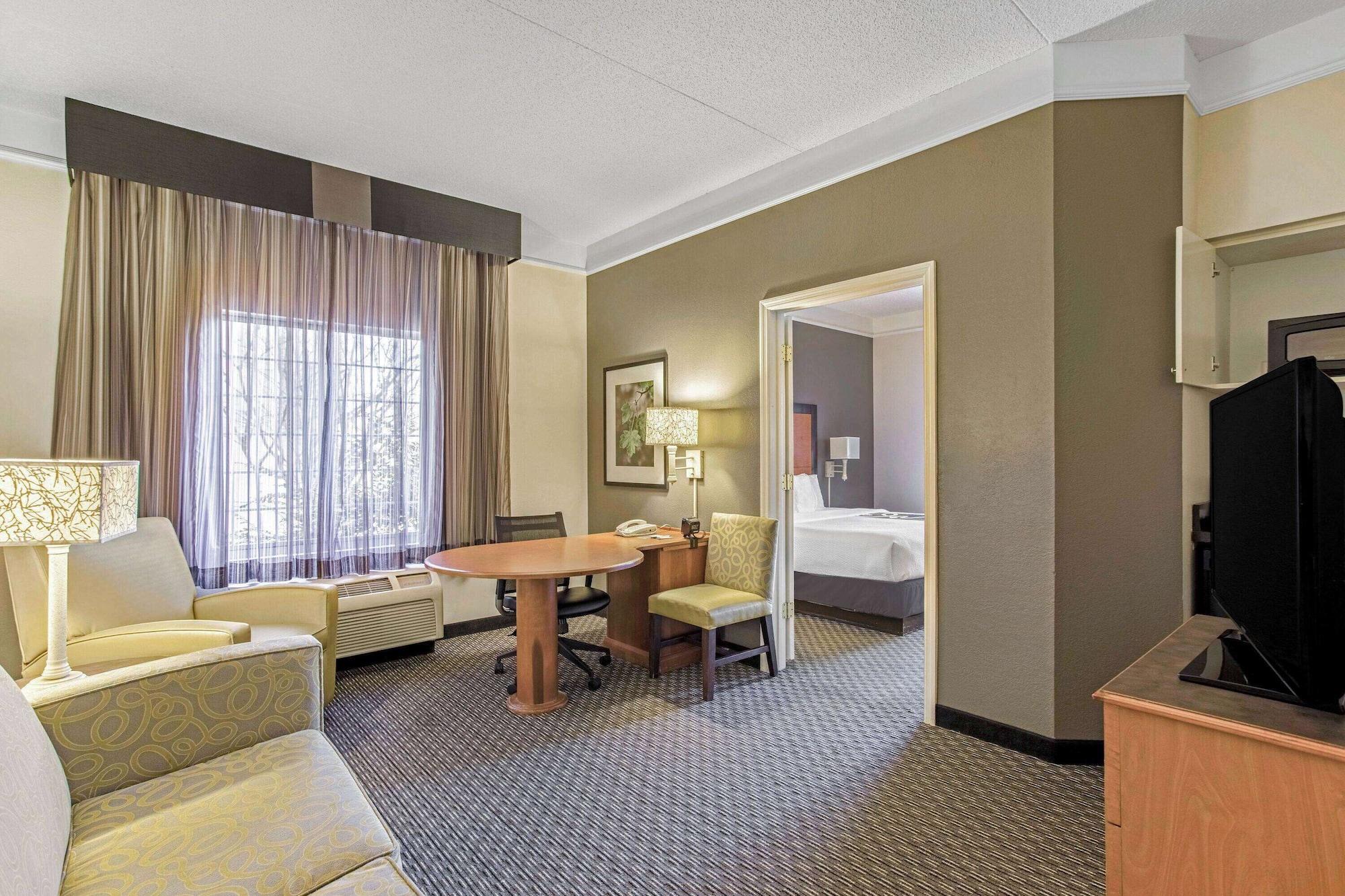 Habitación La Quinta Inn & Suites by Wyndham Birmingham Homewood