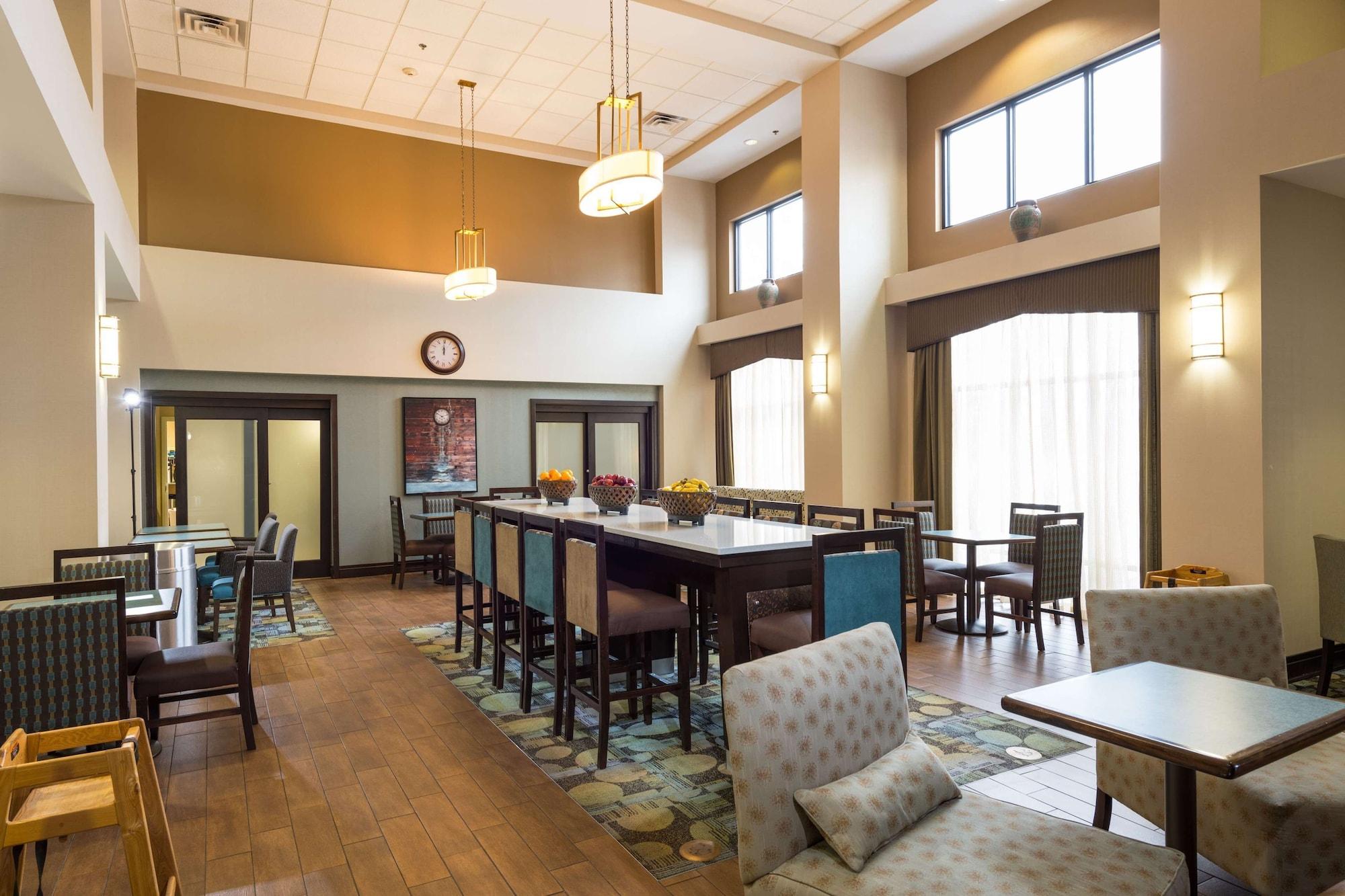 Vista Lobby Hampton Inn & Suites Jamestown