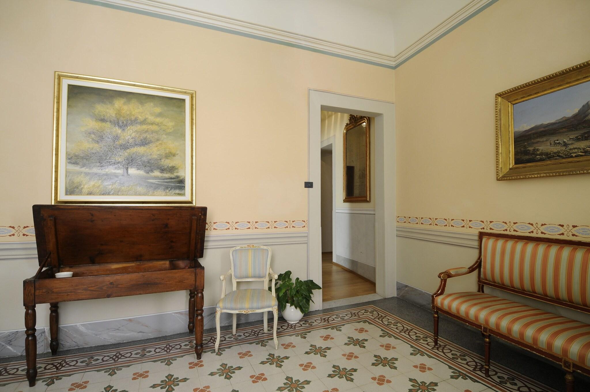 Vista Lobby Palazzo Busdraghi, Depoca