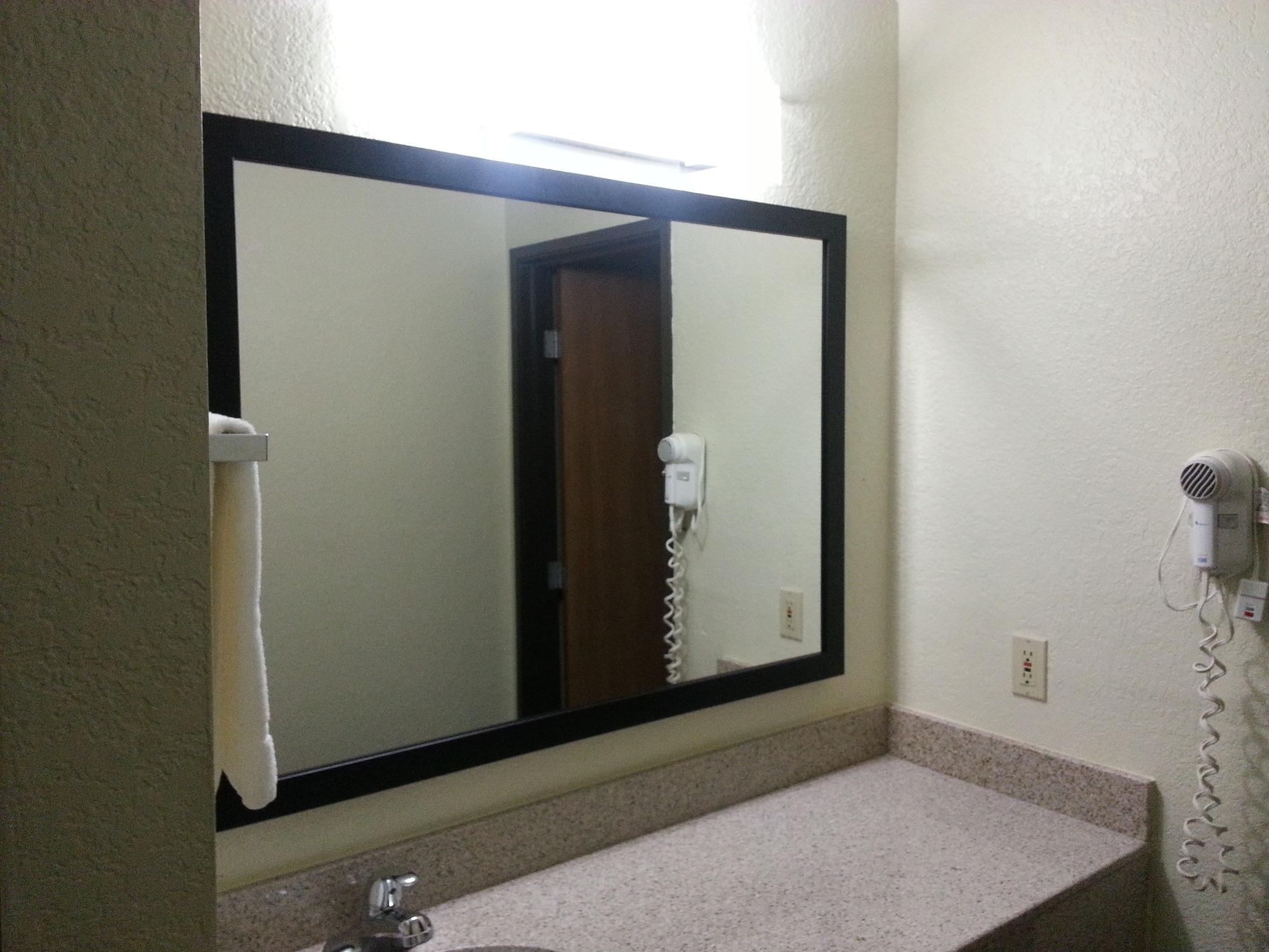 Habitación AmericInn by Wyndham Burlington