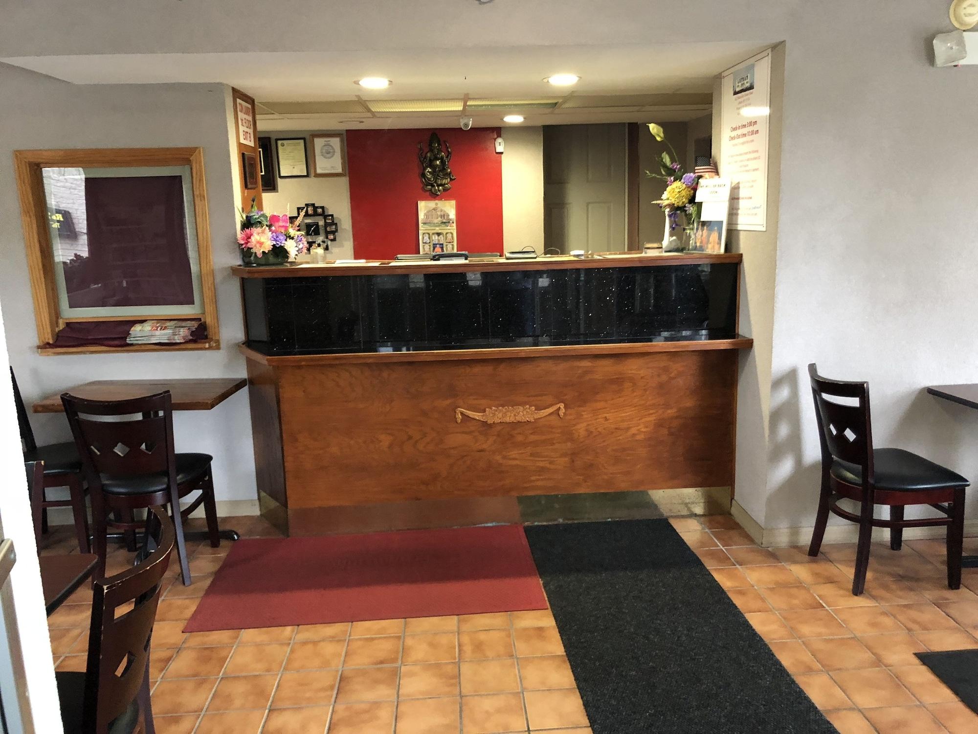 Vista Lobby Latham Inn
