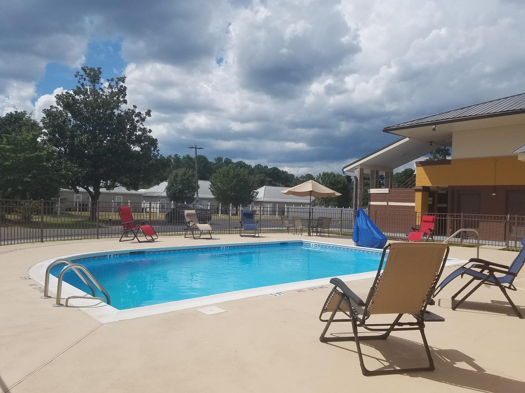 Vista Piscina Quality Inn Pinehurst Area