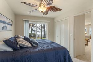 Alquiler Vacacional - Spectacular lake view with a huge deck and a Hot Tub.