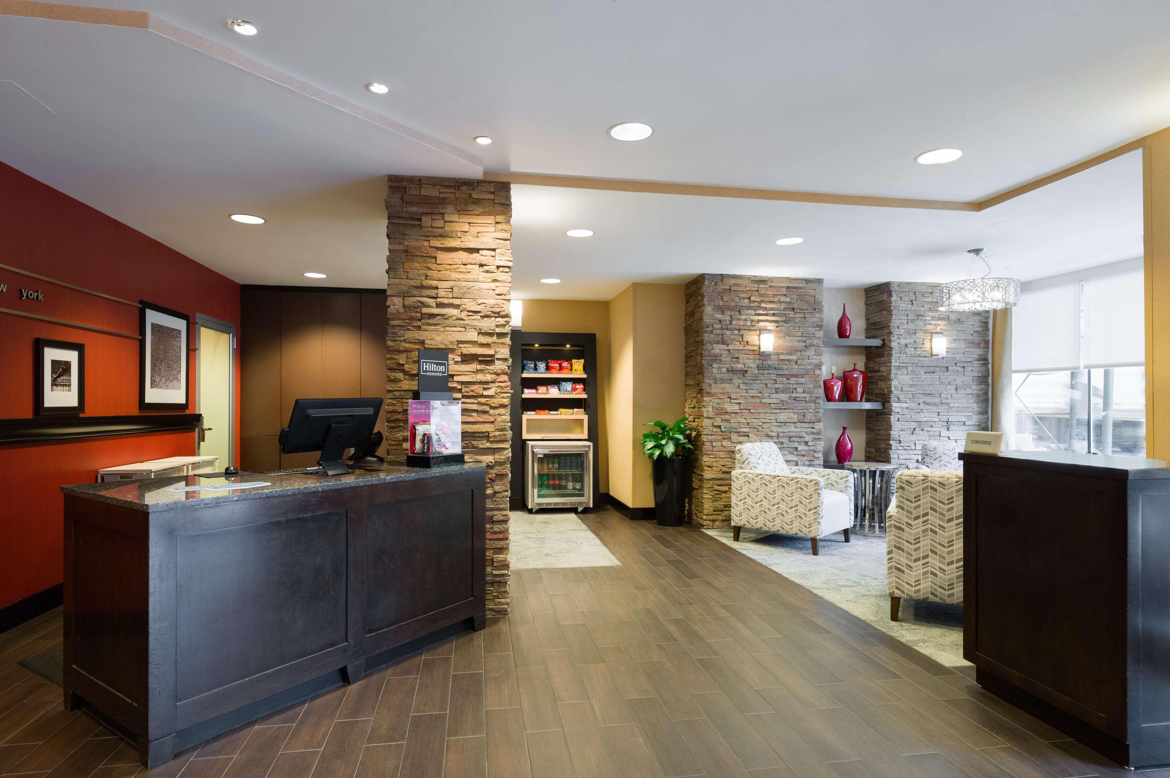 Vista Lobby Hampton Inn Manhattan/Times Square South