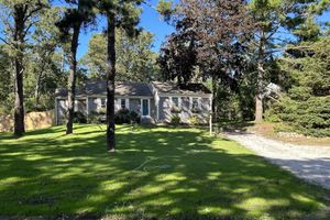 Alquiler Vacacional - Spacious, Private Cape Cod Cottage with Central Air