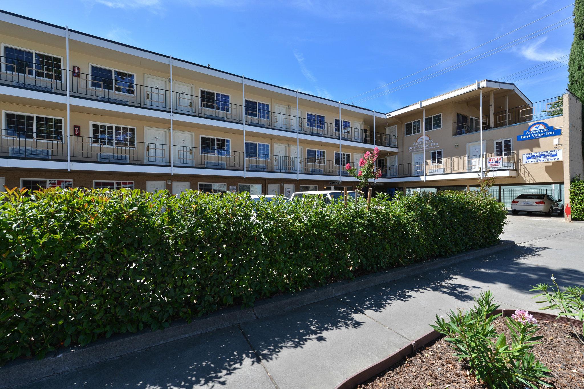 Vista Exterior Capital City Inn Sacramento Convention Center CA
