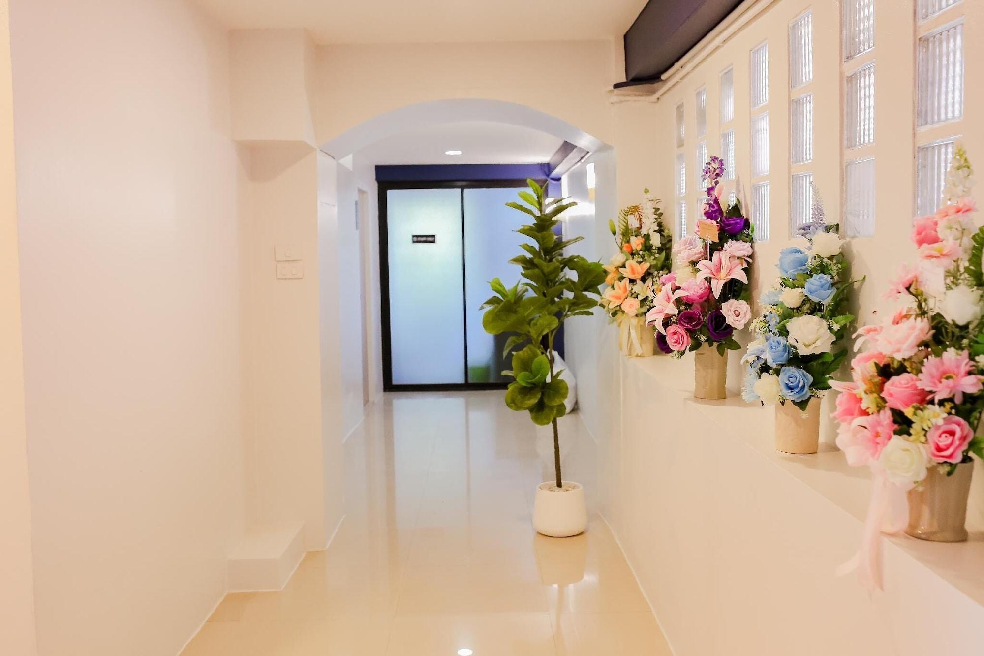 Vista Lobby R2 Bed and Pool Kanchanaburi