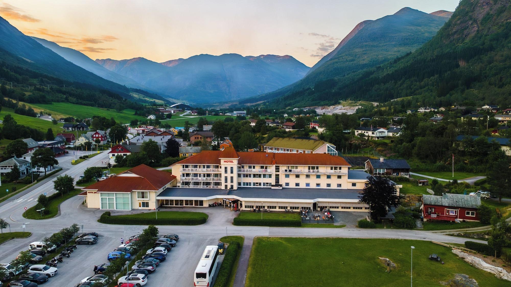 Vista Exterior Grand Hotel Skei - Unike Hoteller