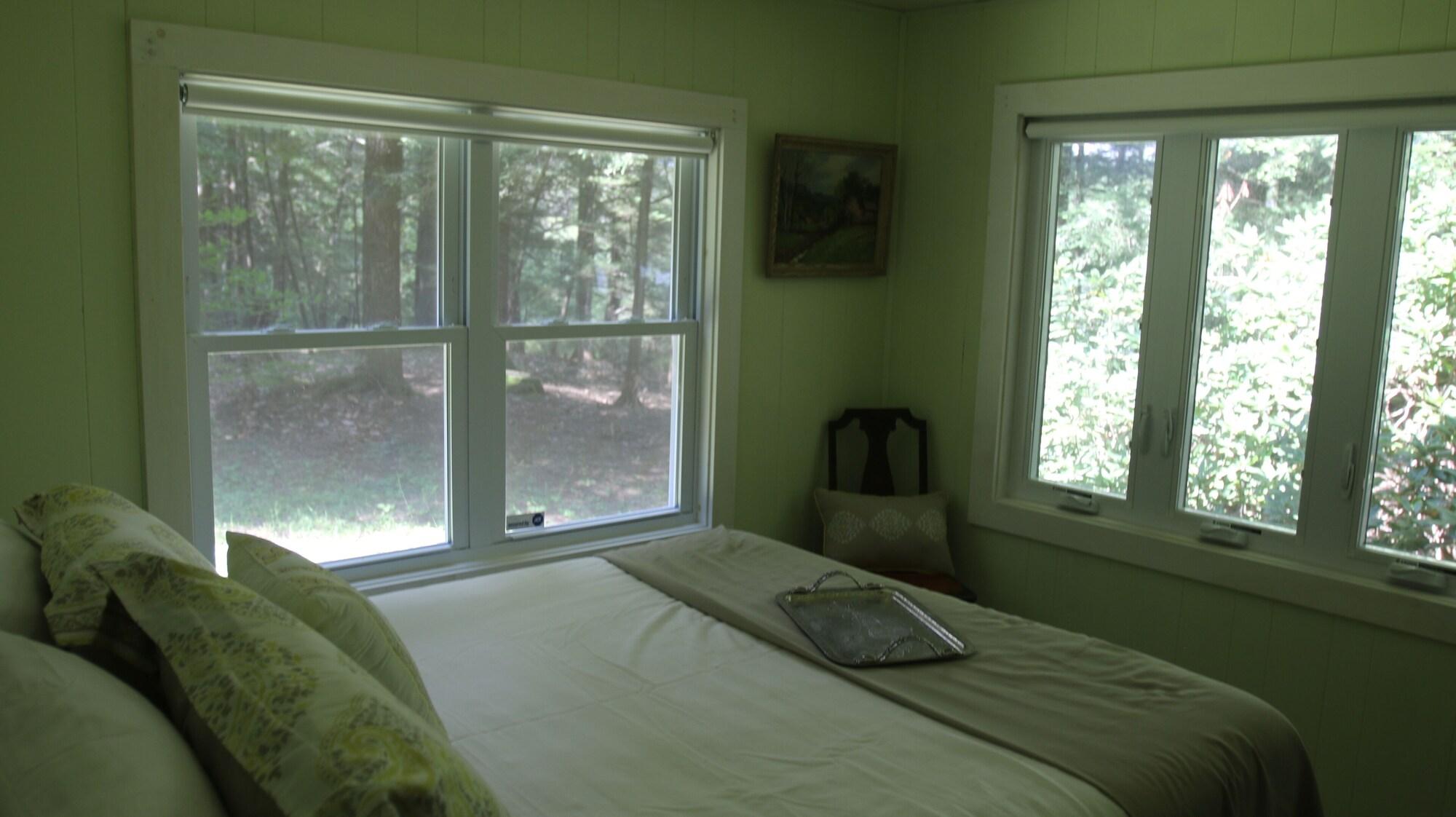 Waterfront Cottage on Scenic Sportsman Pond Fitzwilliam Chalets in