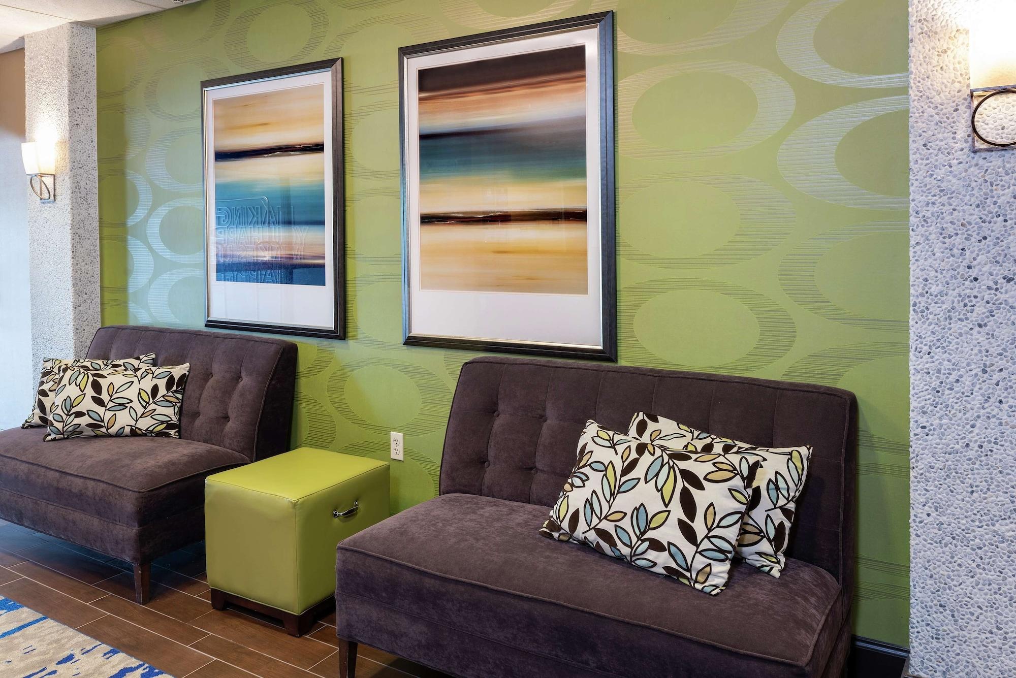 Vista Lobby Hampton Inn East Lansing