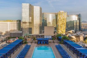 Alojamiento - South side of the strip location